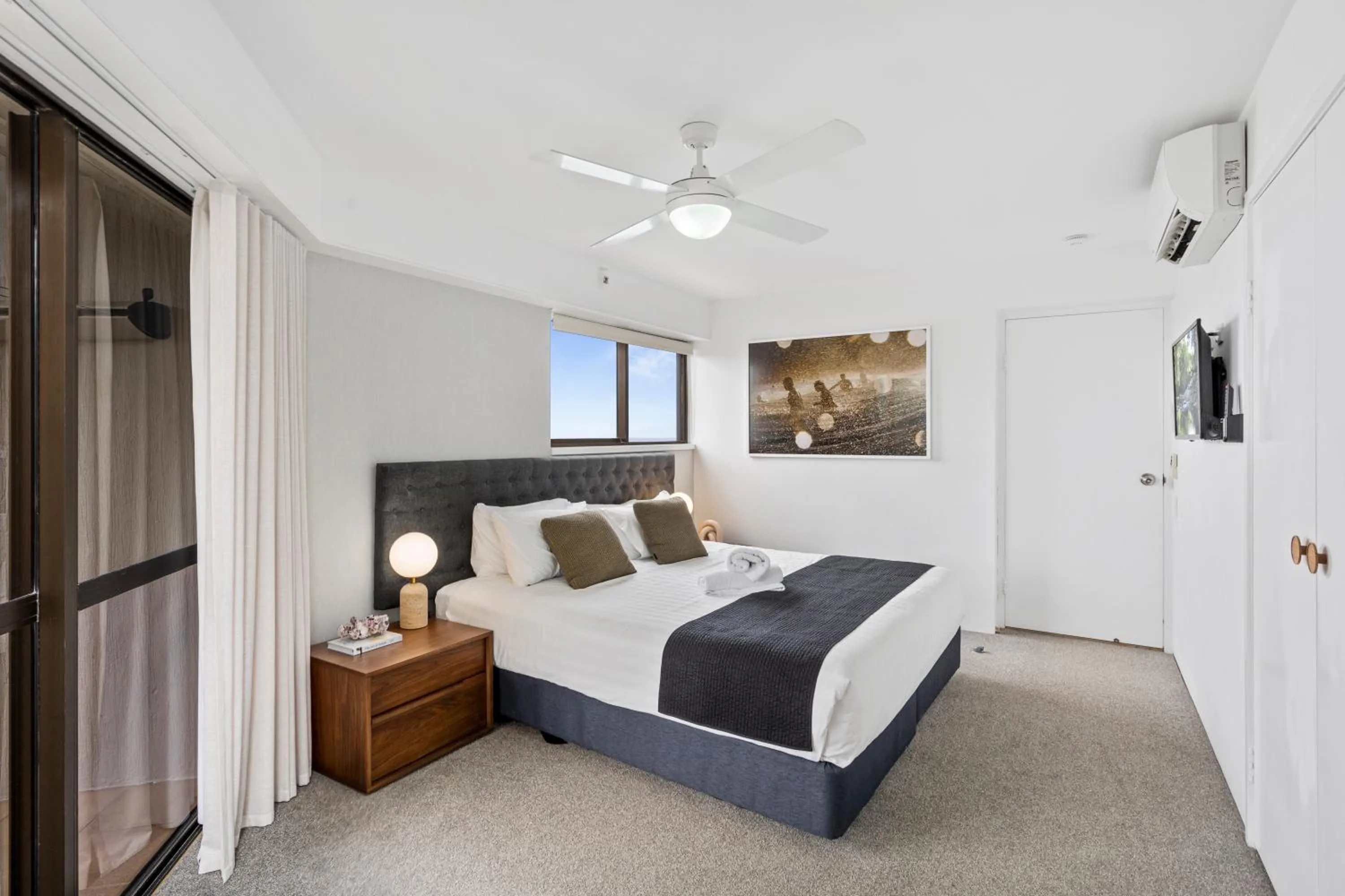Bed in Burleigh Esplanade Apartments