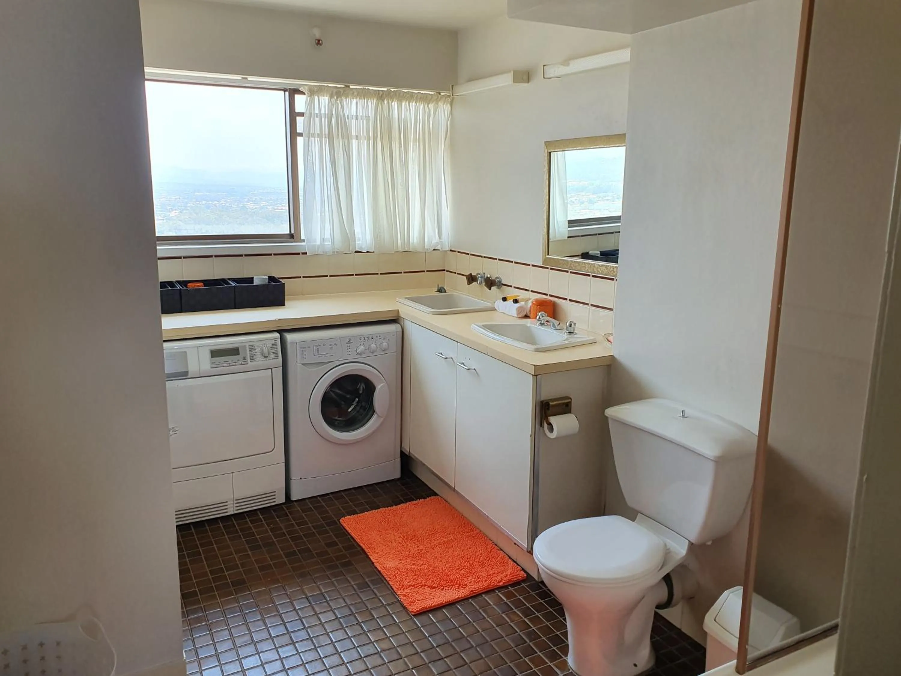 Toilet in Burleigh Esplanade Apartments