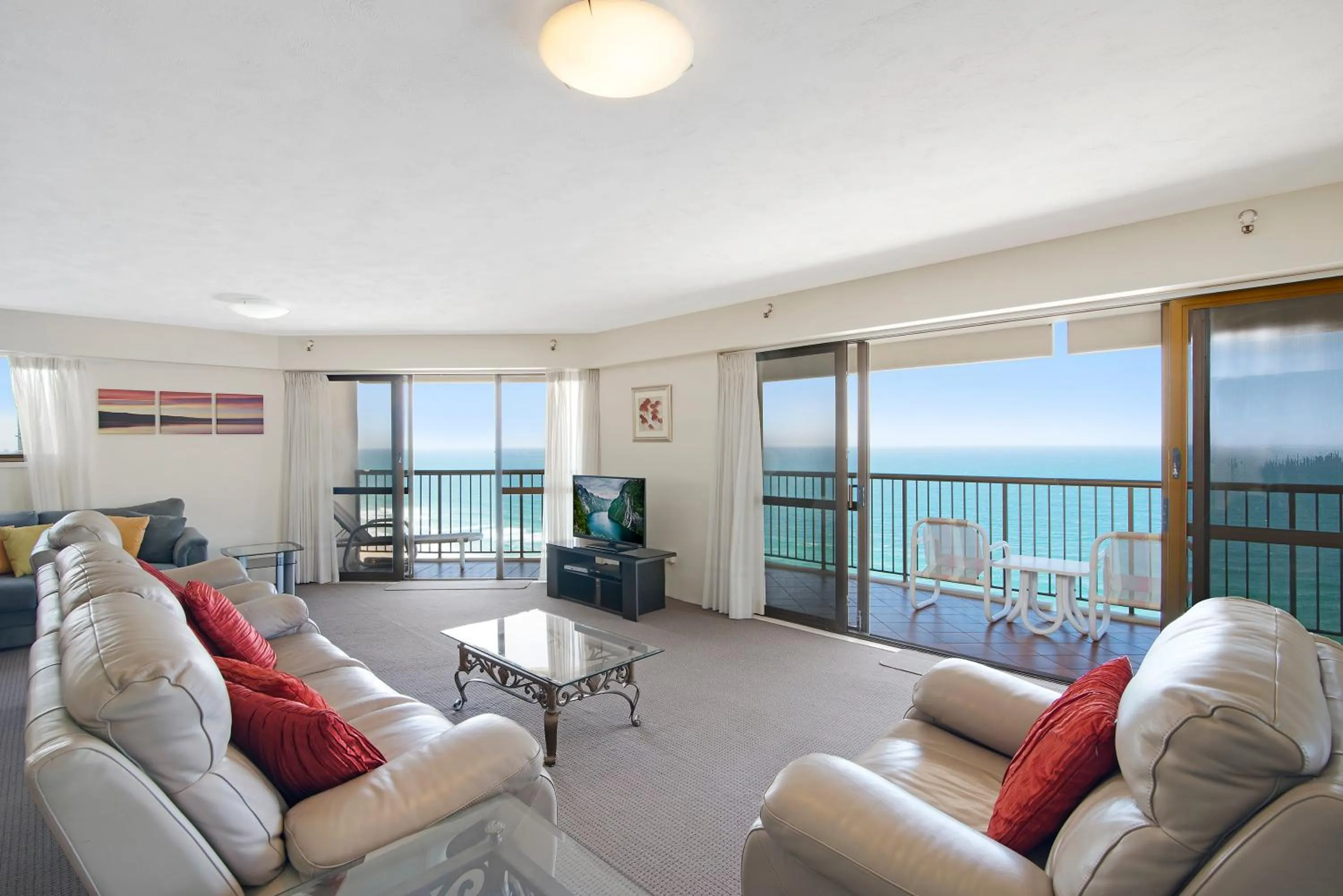 TV and multimedia in Burleigh Esplanade Apartments