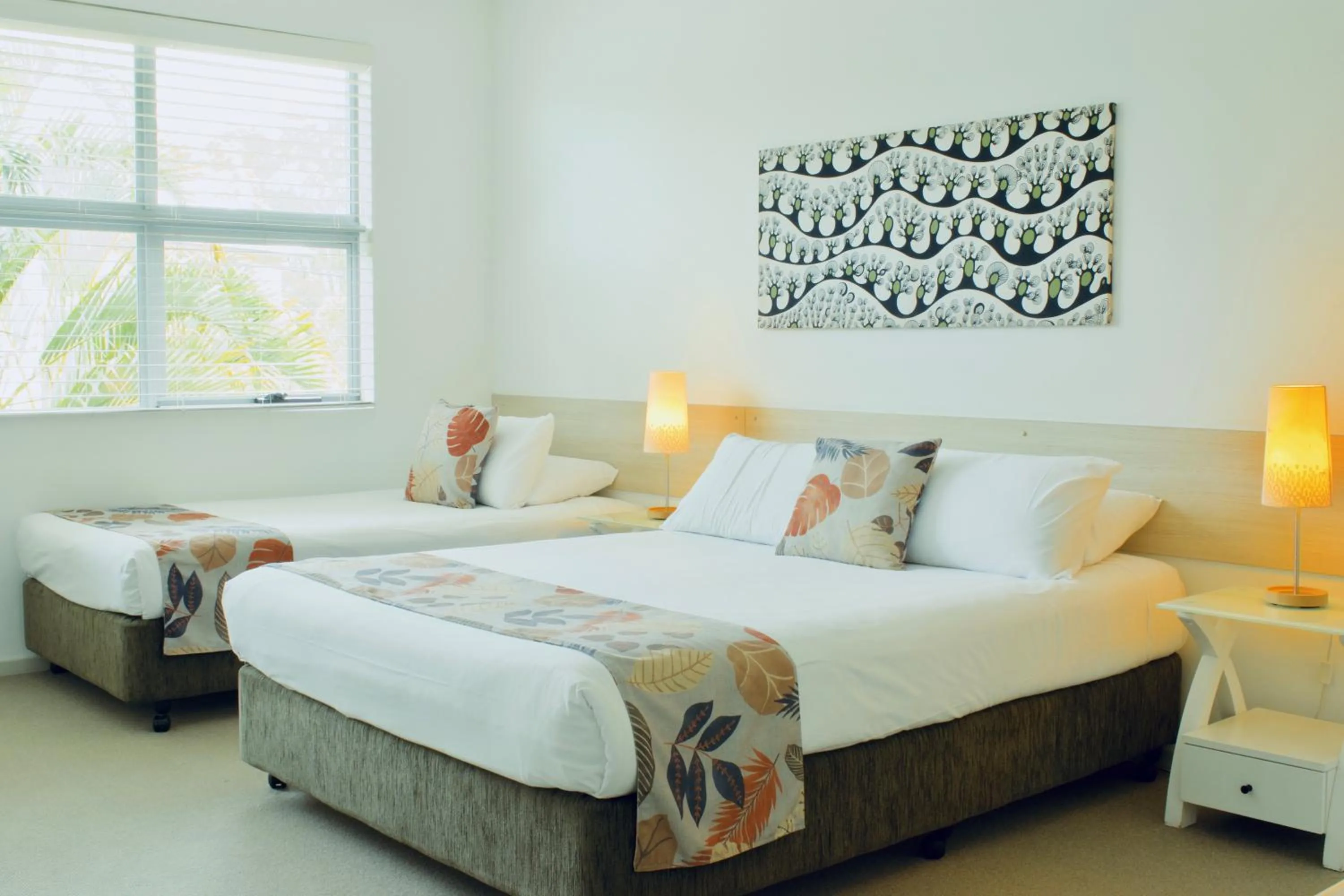 Bedroom, Bed in The Coast Motel