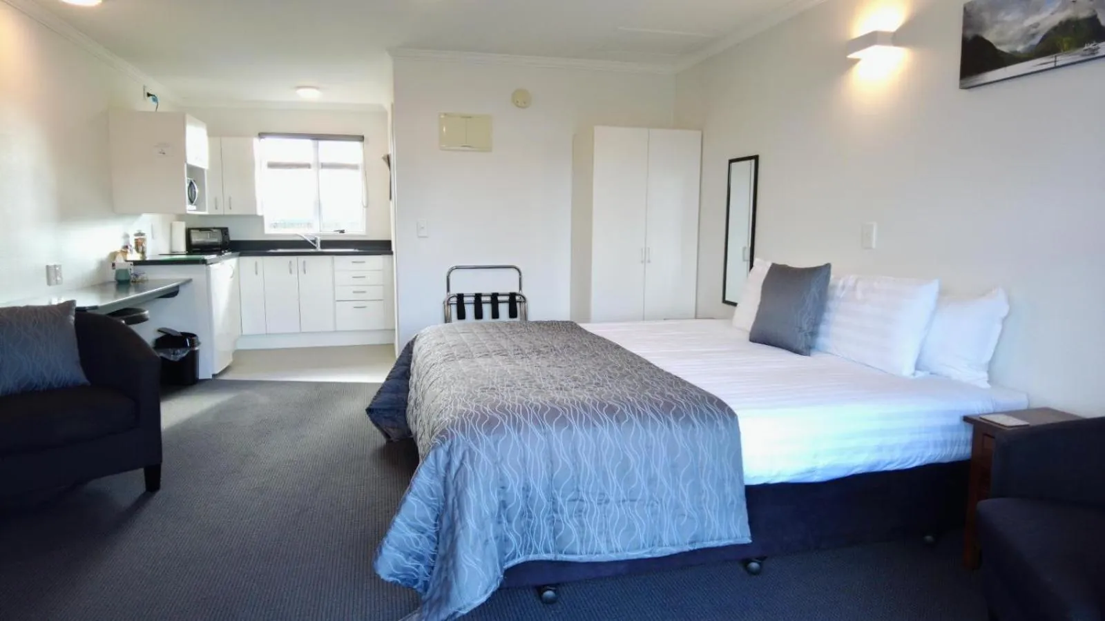 Photo of the whole room, Bed in 554 Moana Court Motel