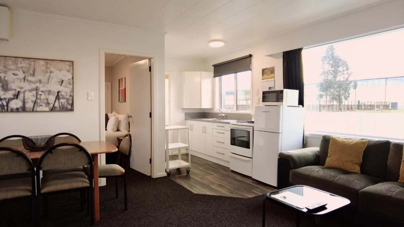 Kitchen or kitchenette in 554 Moana Court Motel