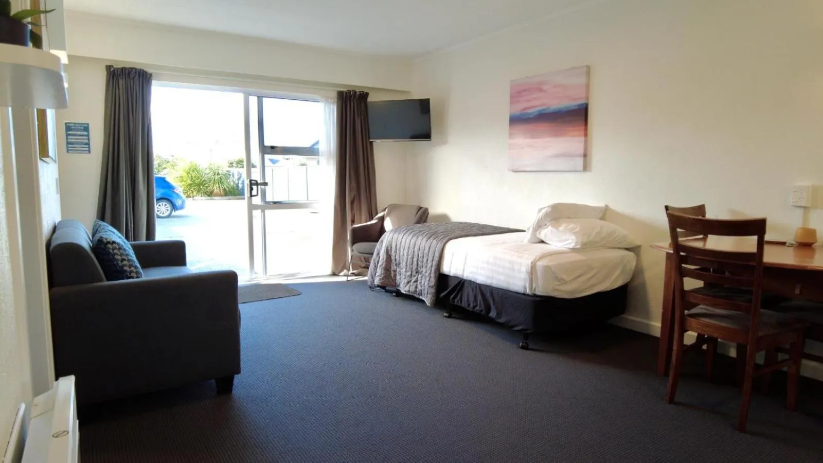 Bed in 554 Moana Court Motel