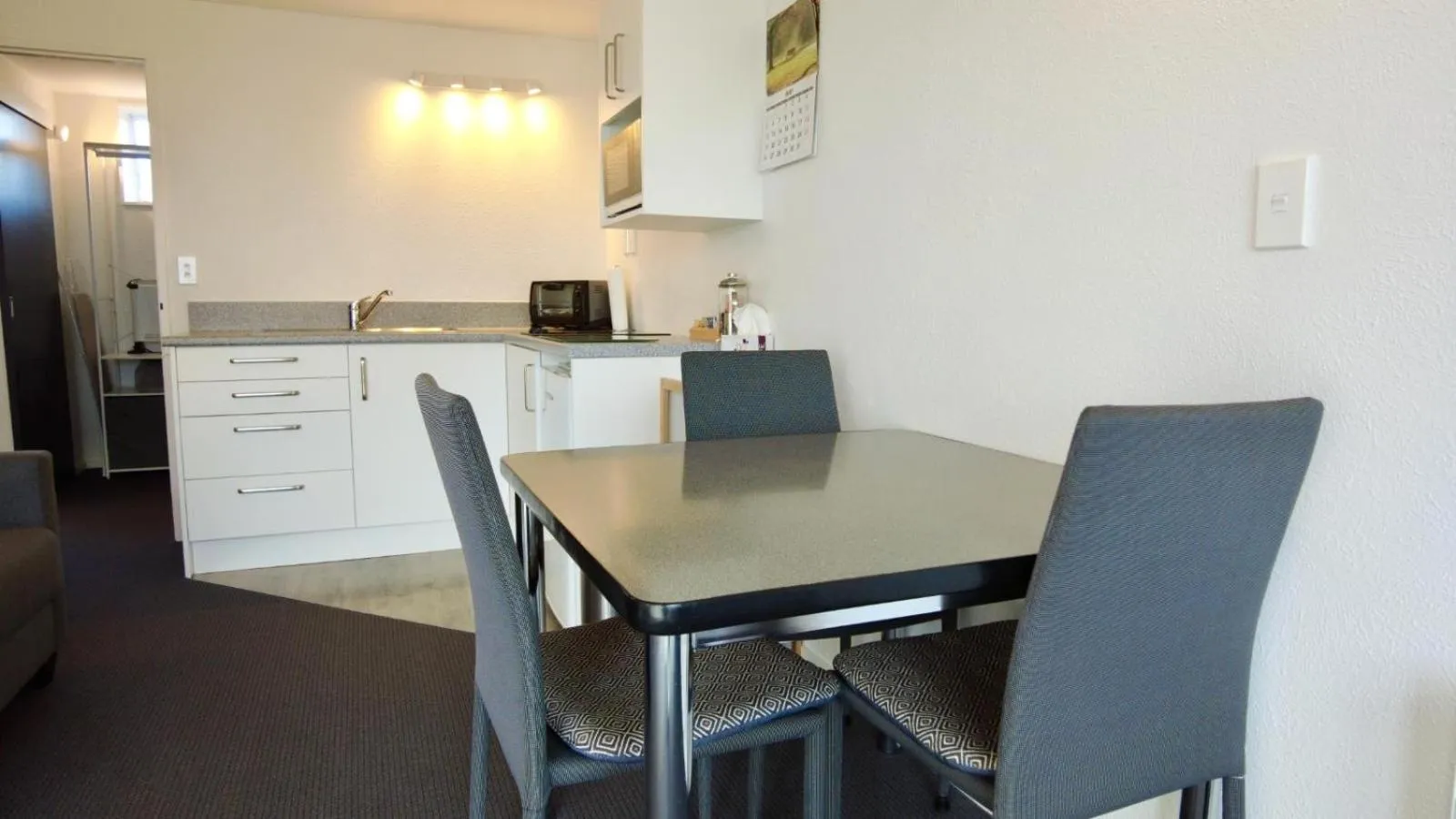 Kitchen or kitchenette in 554 Moana Court Motel