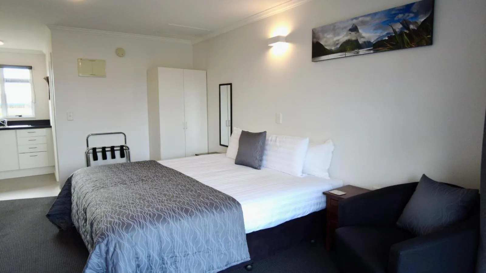 Photo of the whole room, Bed in 554 Moana Court Motel