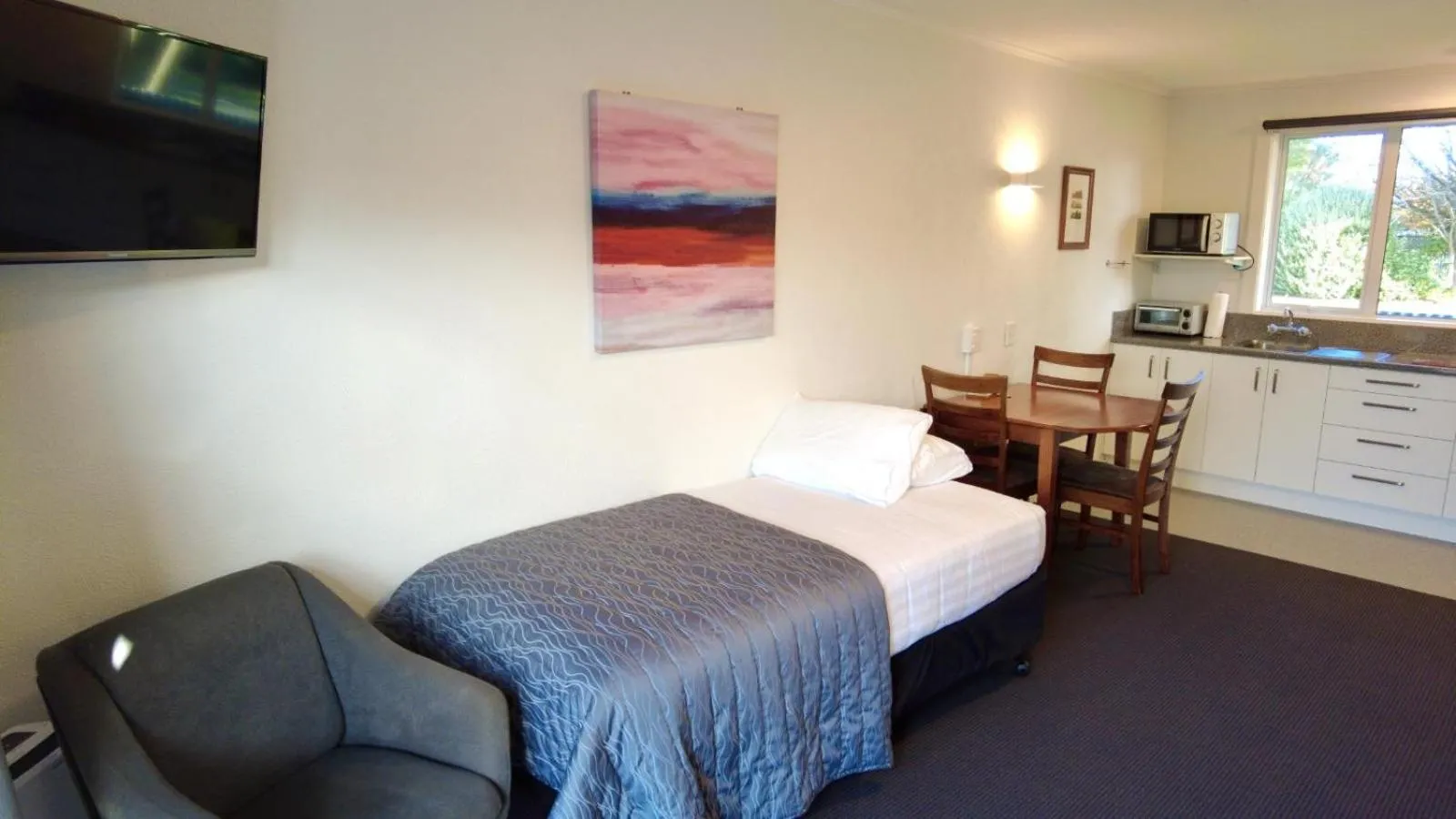 Bed in 554 Moana Court Motel