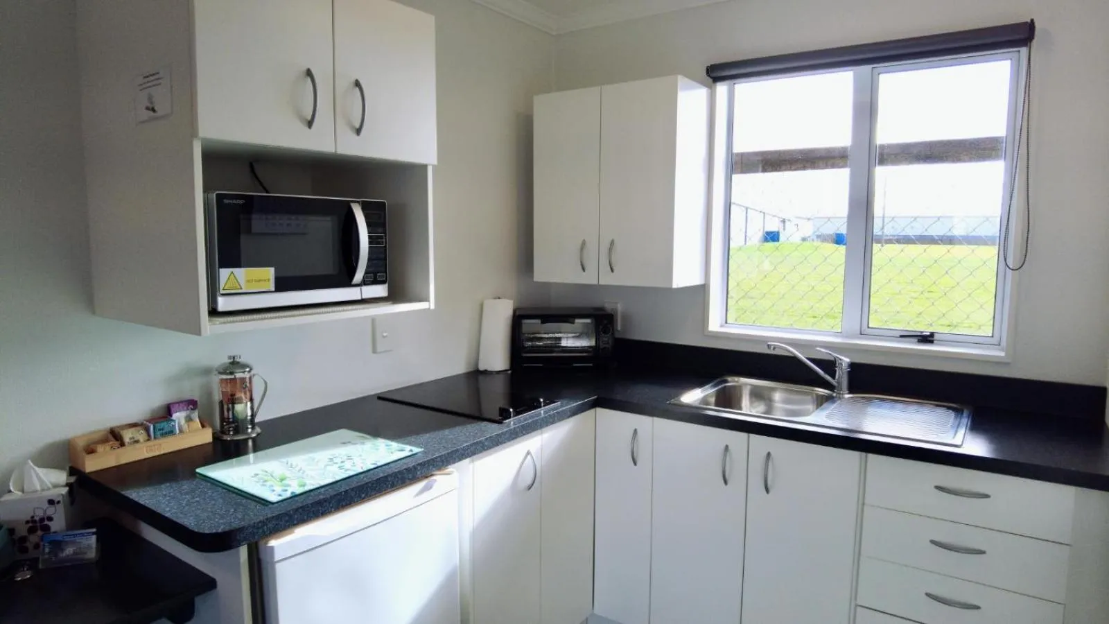 Kitchen or kitchenette in 554 Moana Court Motel