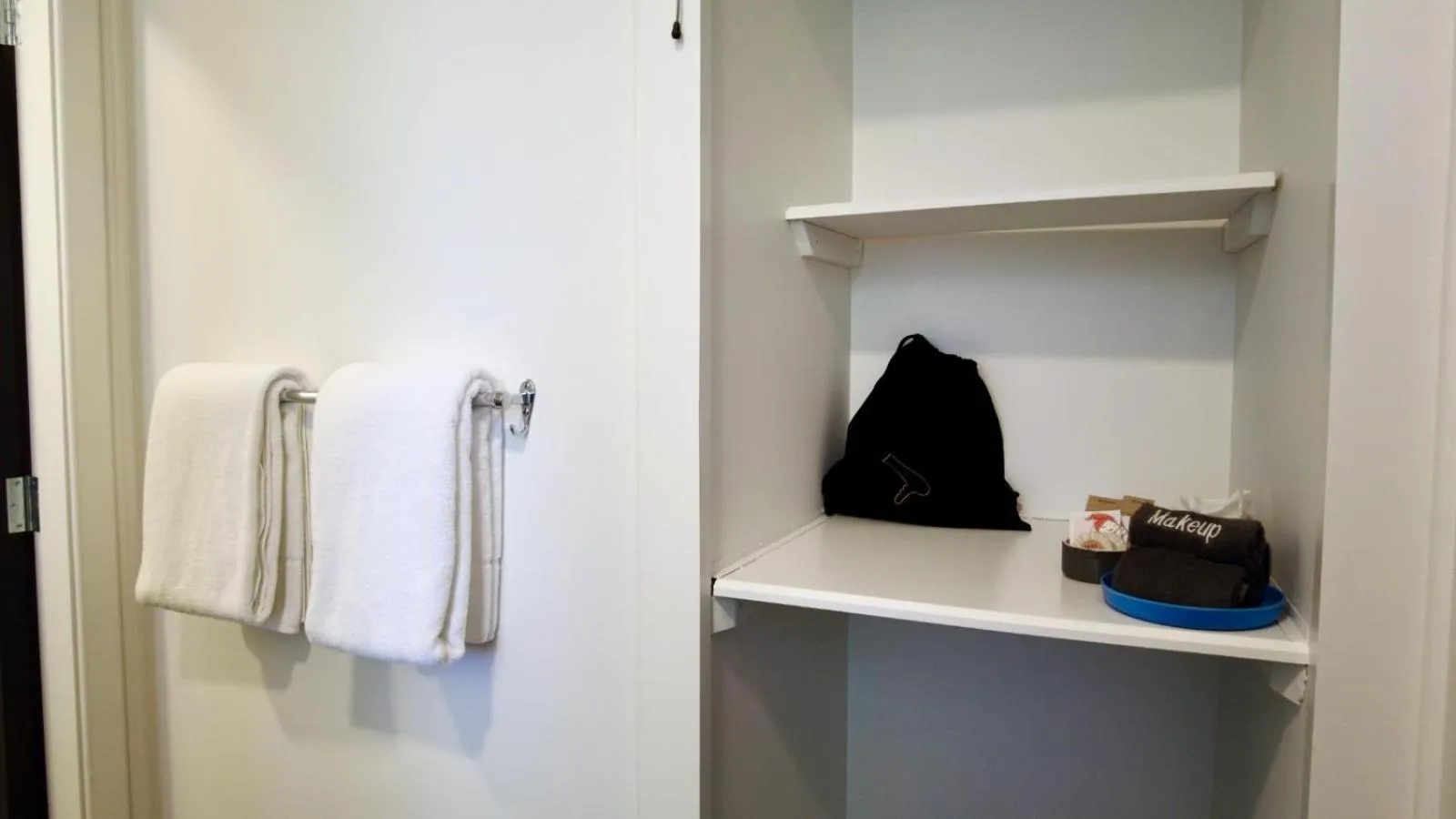 Bathroom in 554 Moana Court Motel