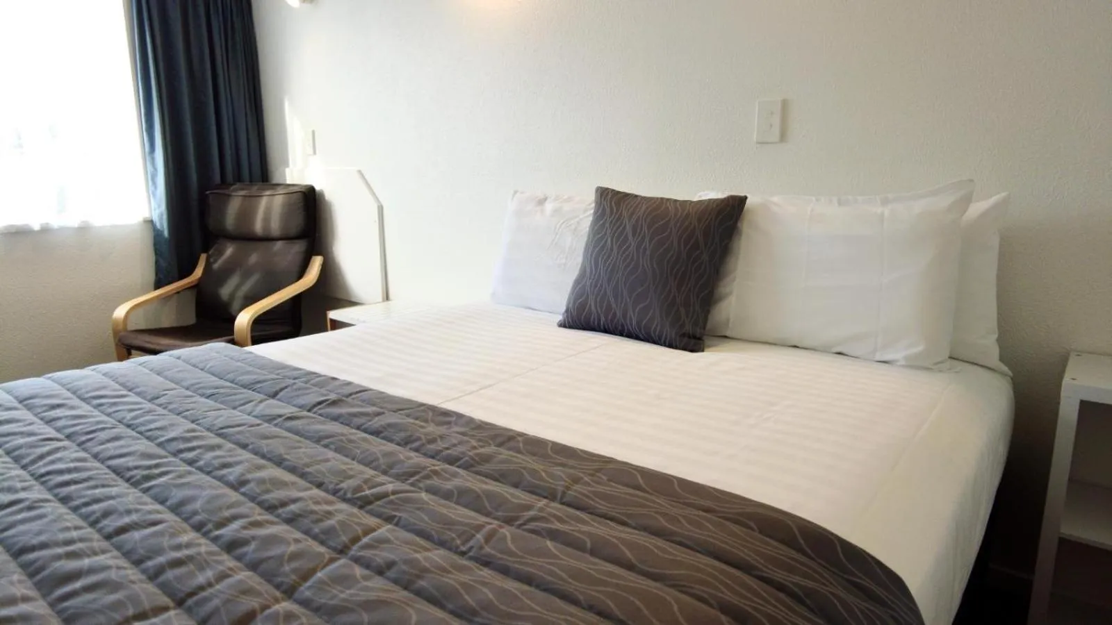 Bedroom, Bed in 554 Moana Court Motel