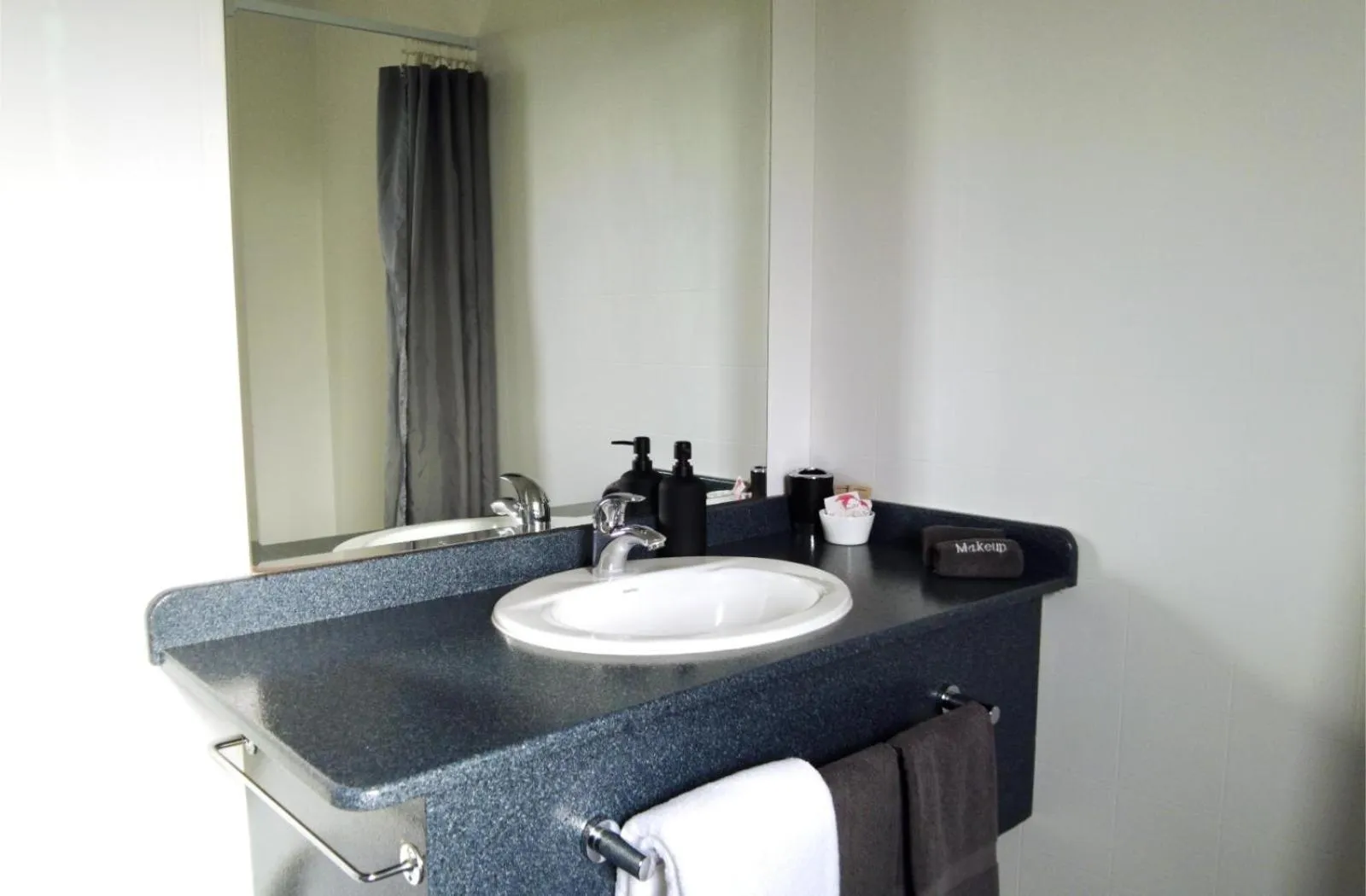 Bathroom in 554 Moana Court Motel