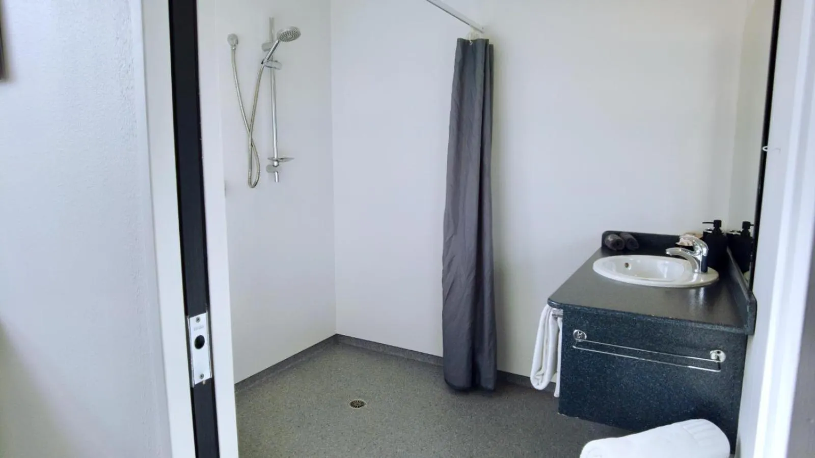 Bathroom in 554 Moana Court Motel