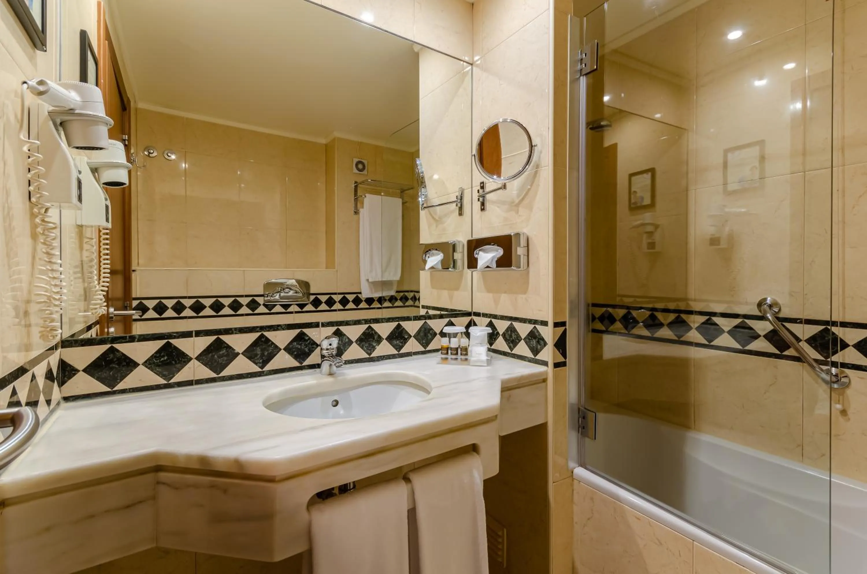 Bathroom in TURIM Europa Hotel