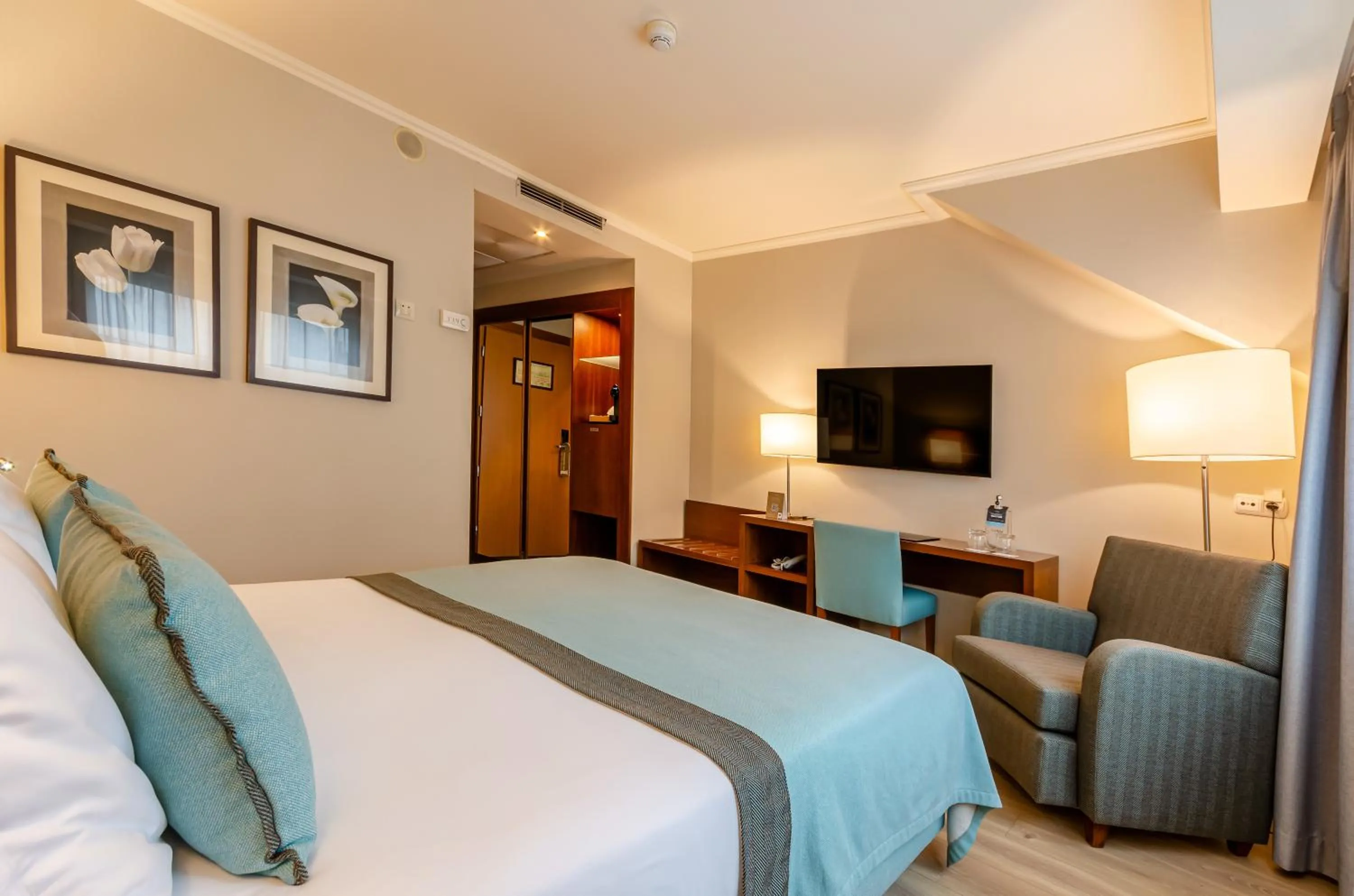 TV and multimedia, Bed in TURIM Europa Hotel