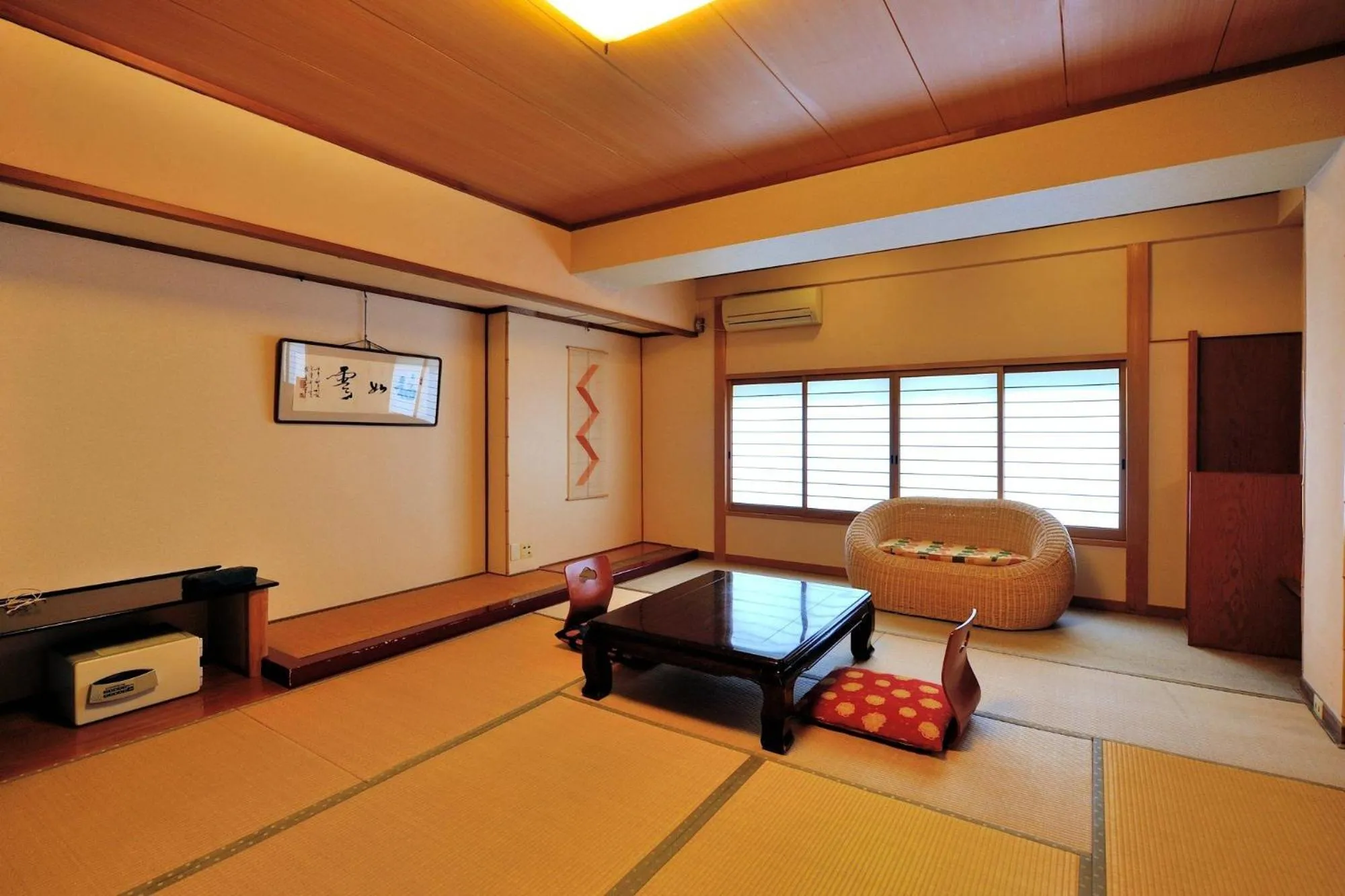 Photo of the whole room, Bed in Kinsui Annex
