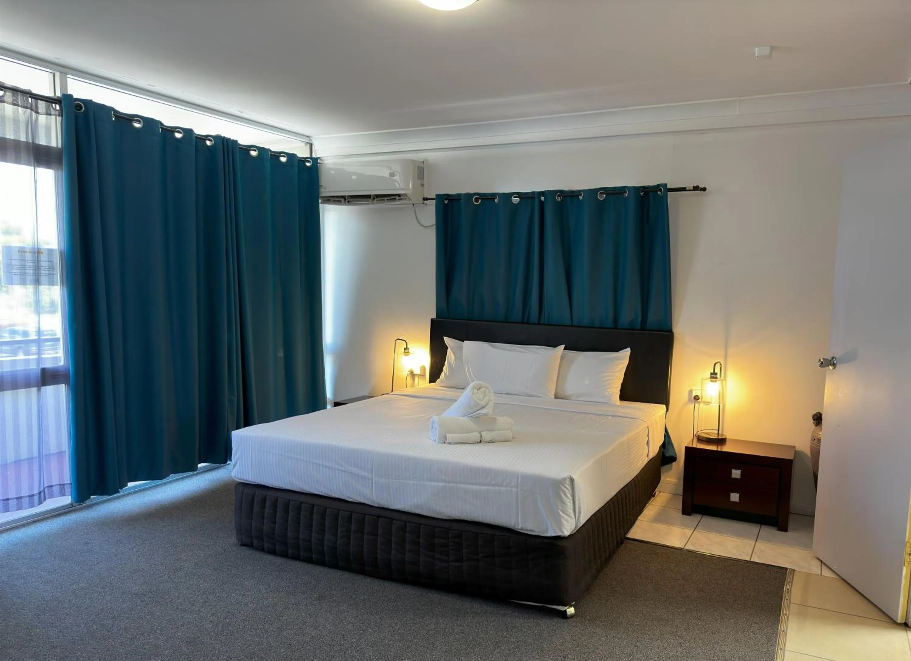 Bed in The Q Motel Rockhampton