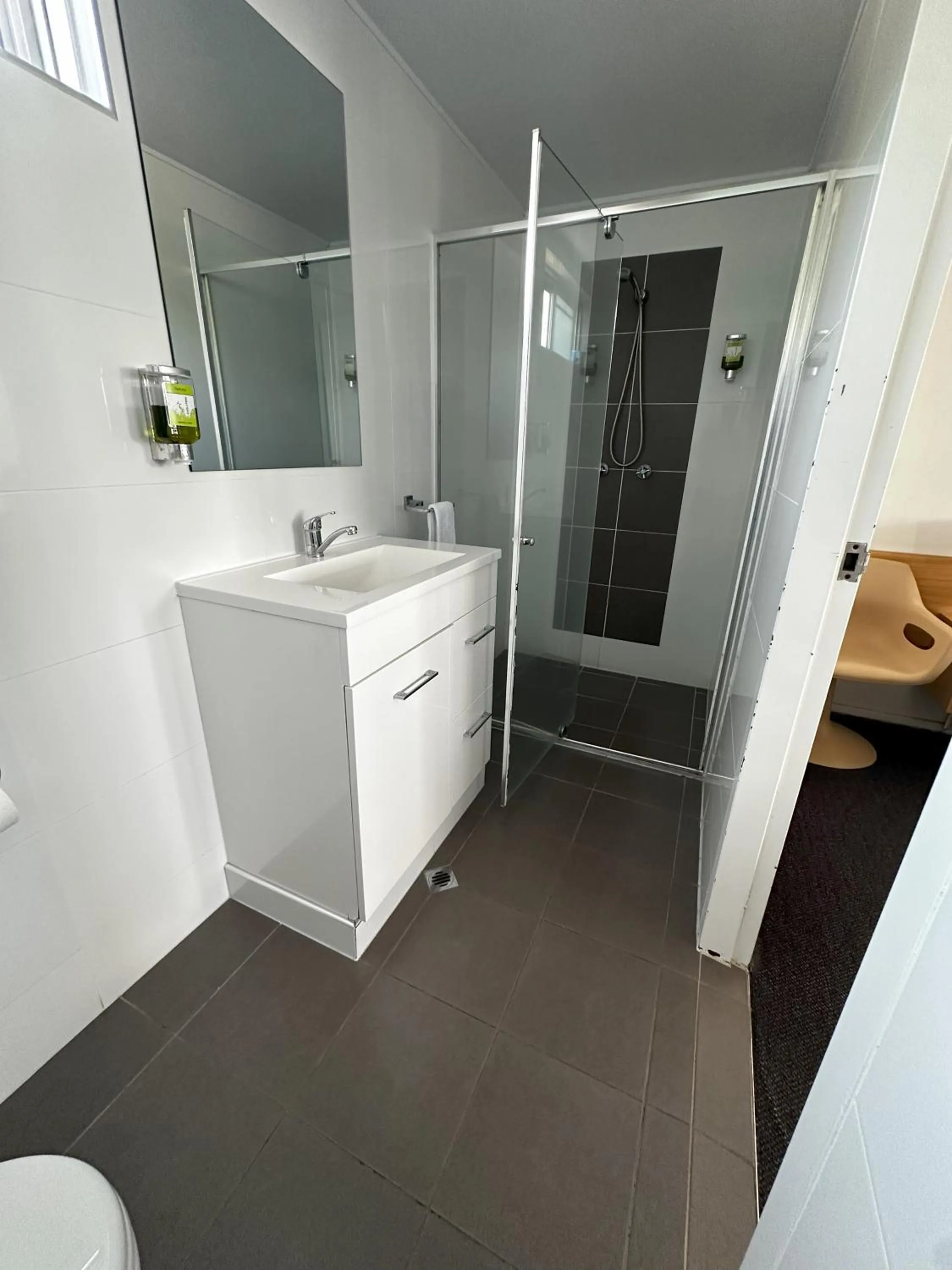 Shower in The Q Motel Rockhampton