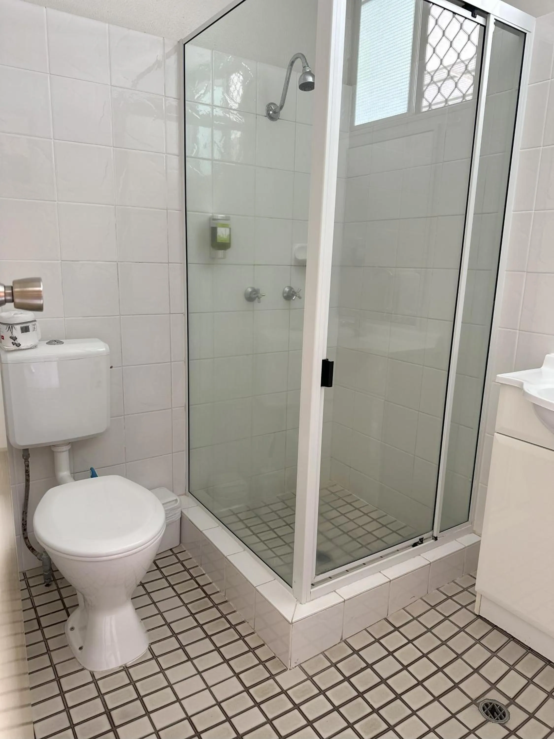 Shower in The Q Motel Rockhampton