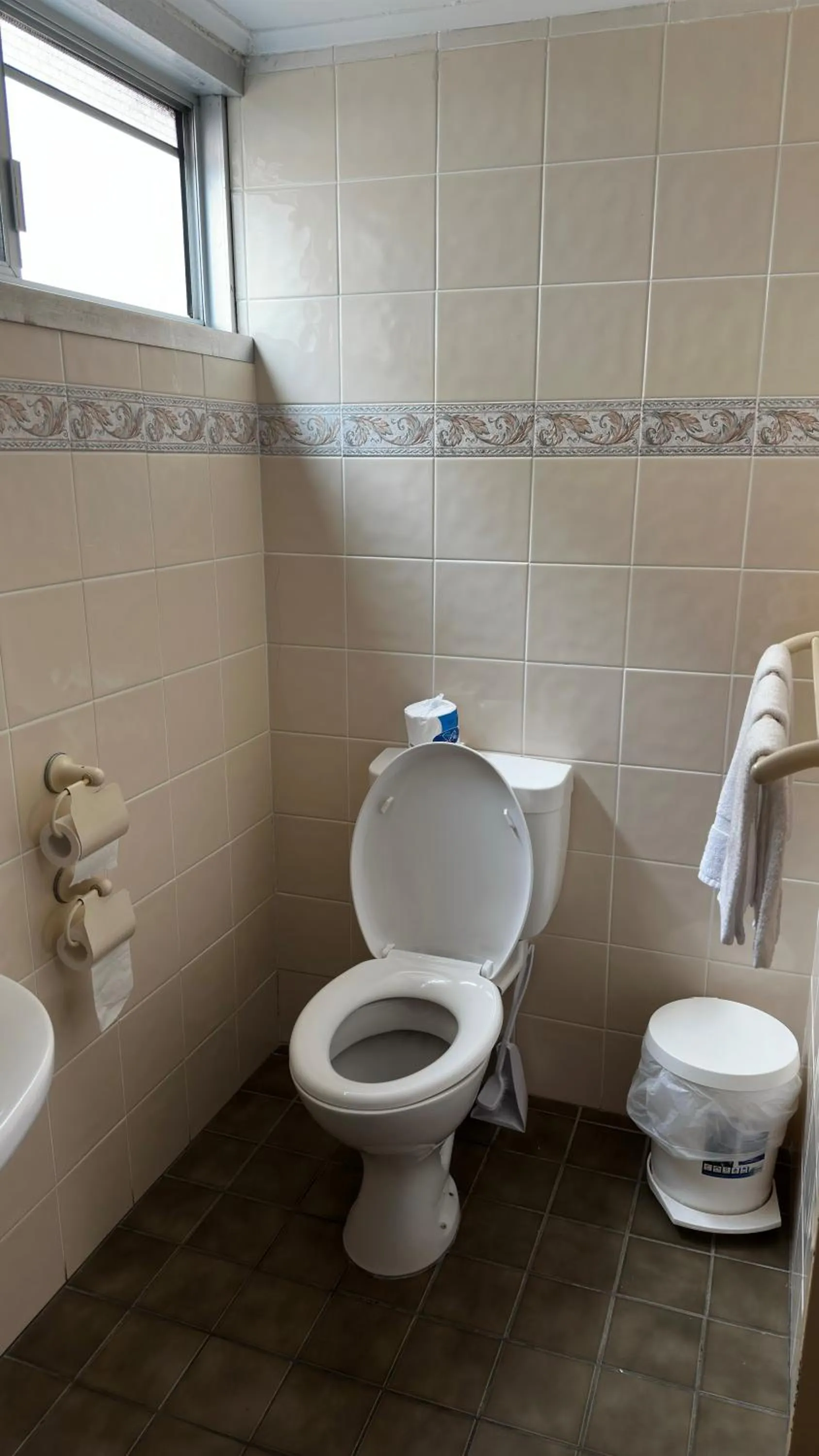 Toilet in The Q Motel Rockhampton