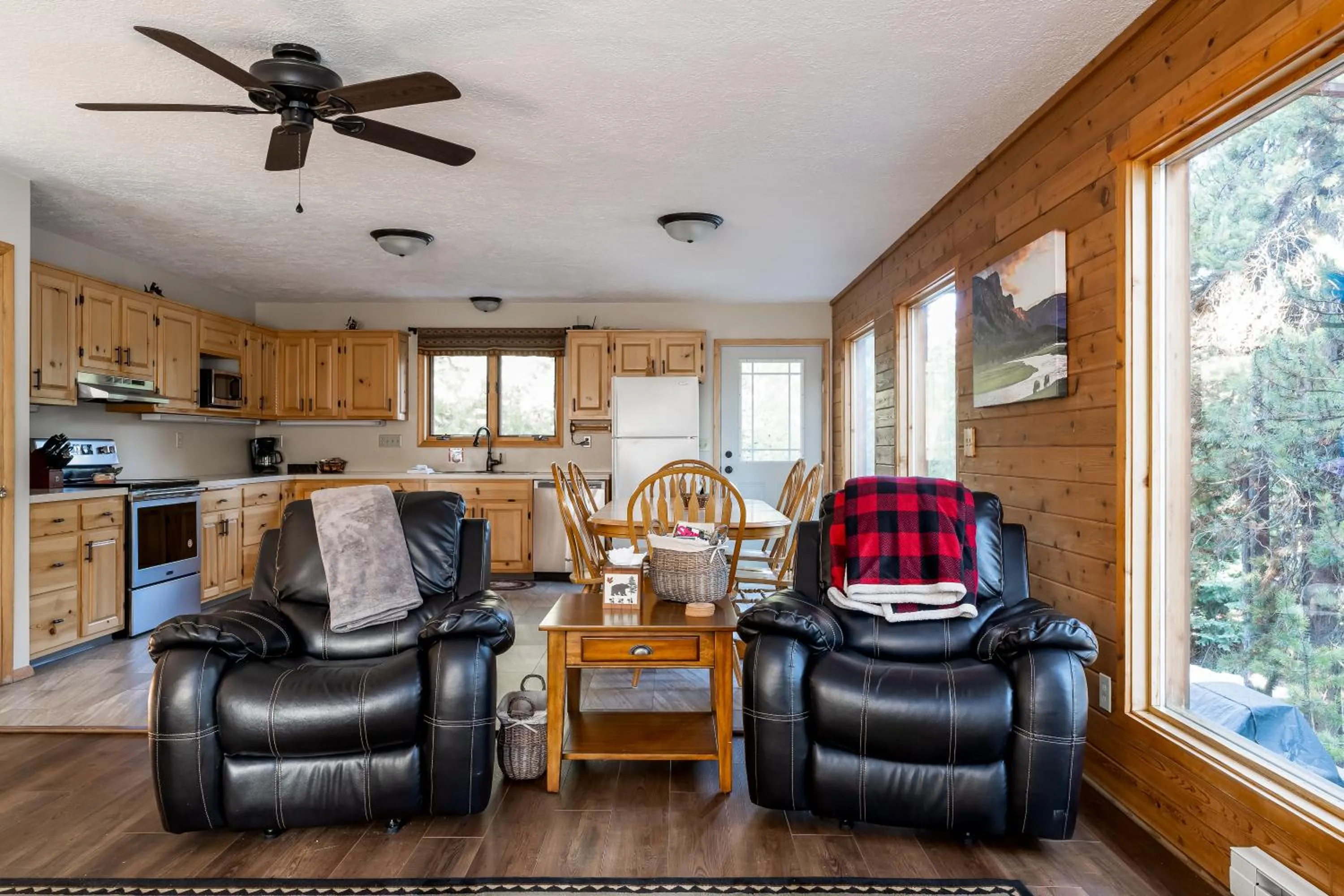 Living room in Shepherd Family Retreats- Moose