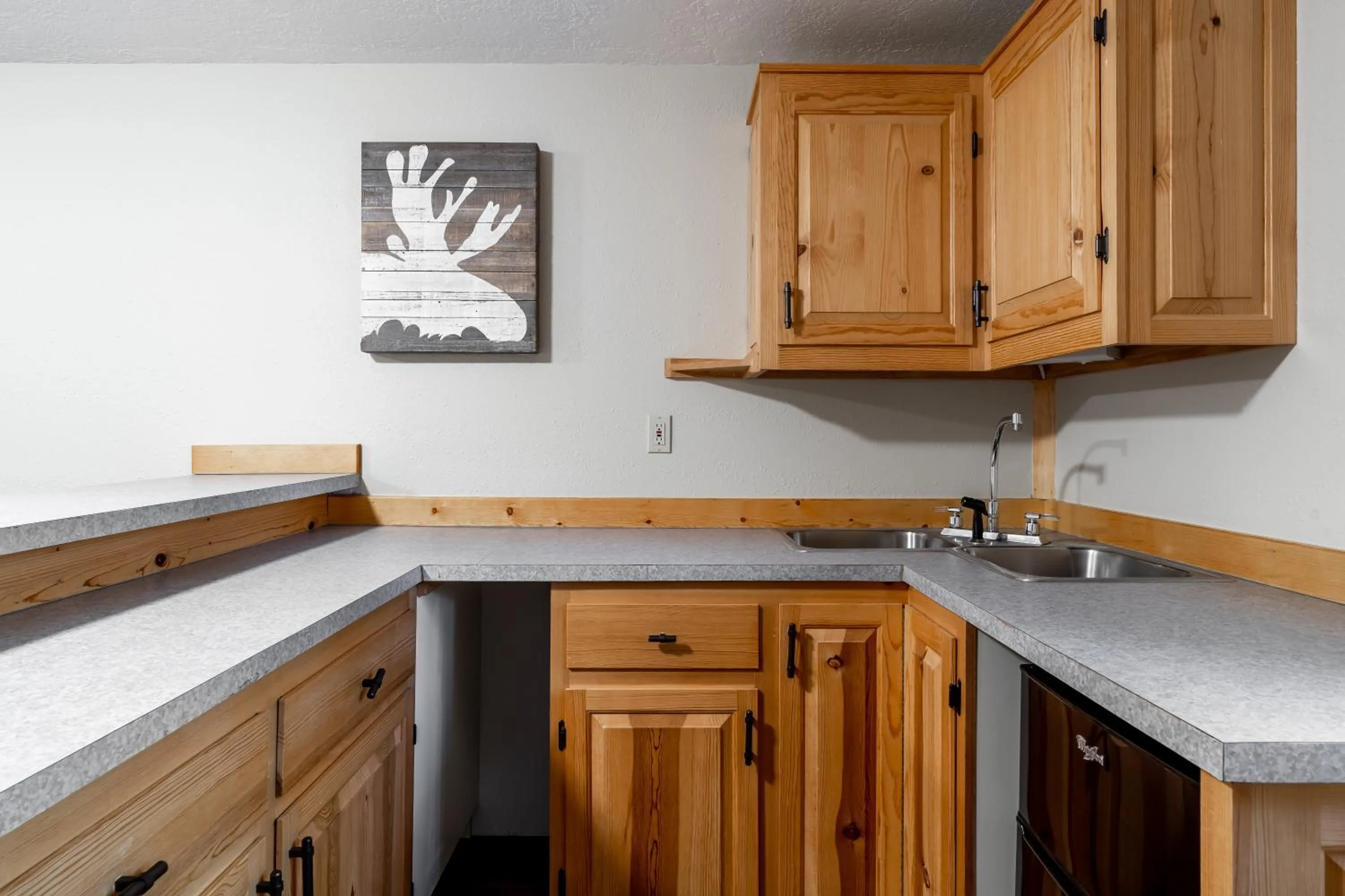 Kitchen or kitchenette in Shepherd Family Retreats- Moose