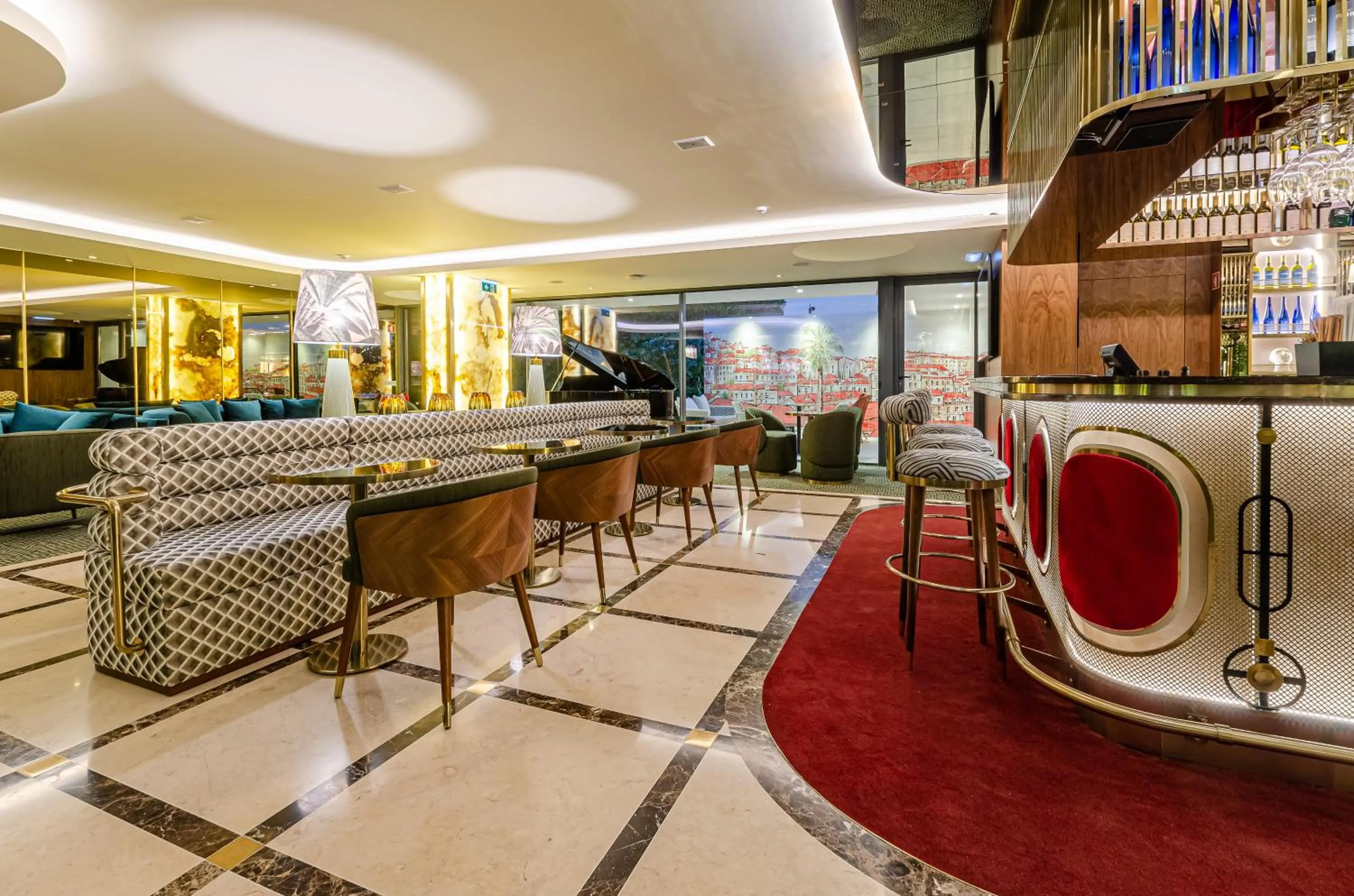 Lounge or bar in TURIM Lisboa Hotel