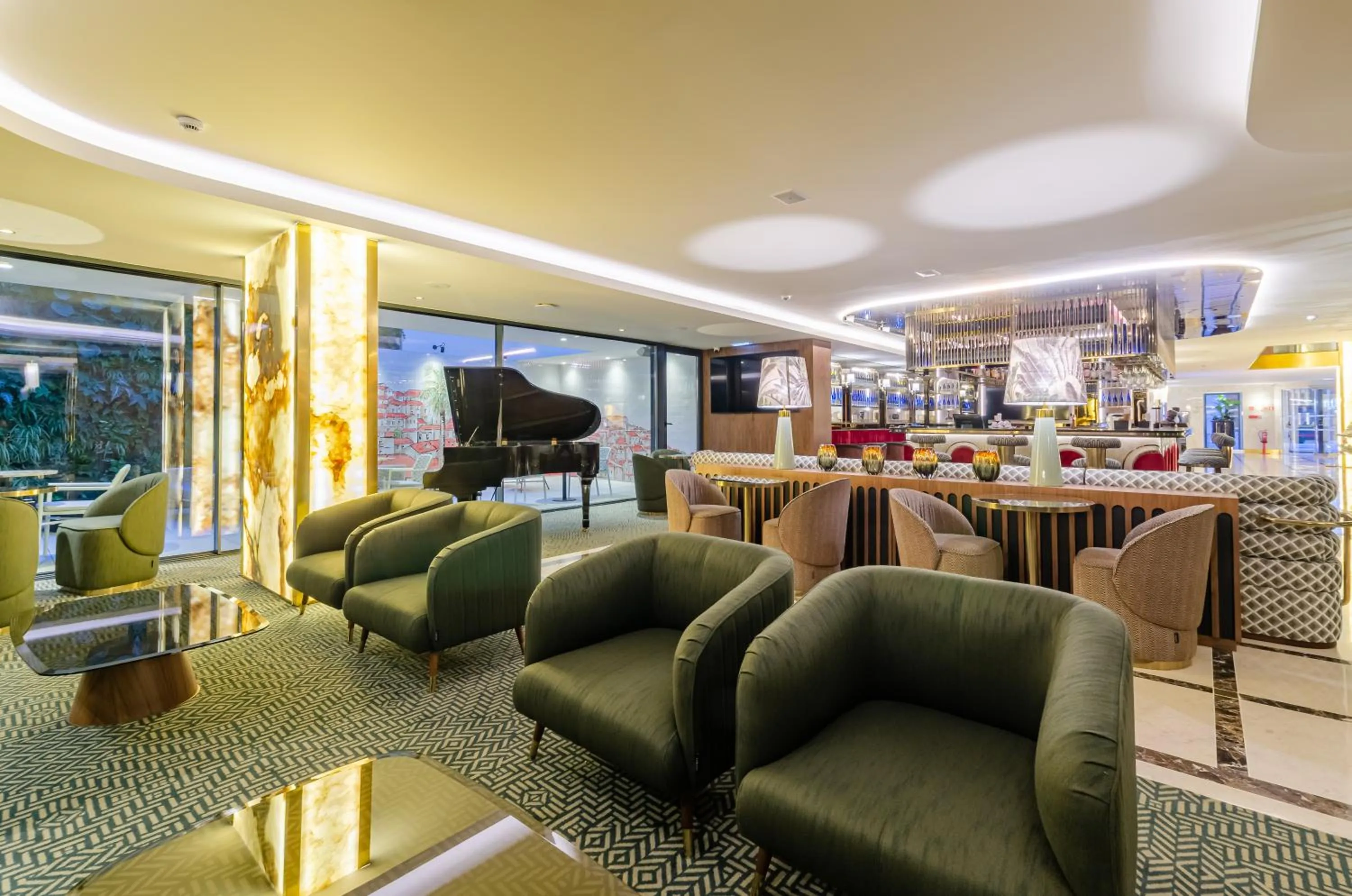 Lounge or bar in TURIM Lisboa Hotel