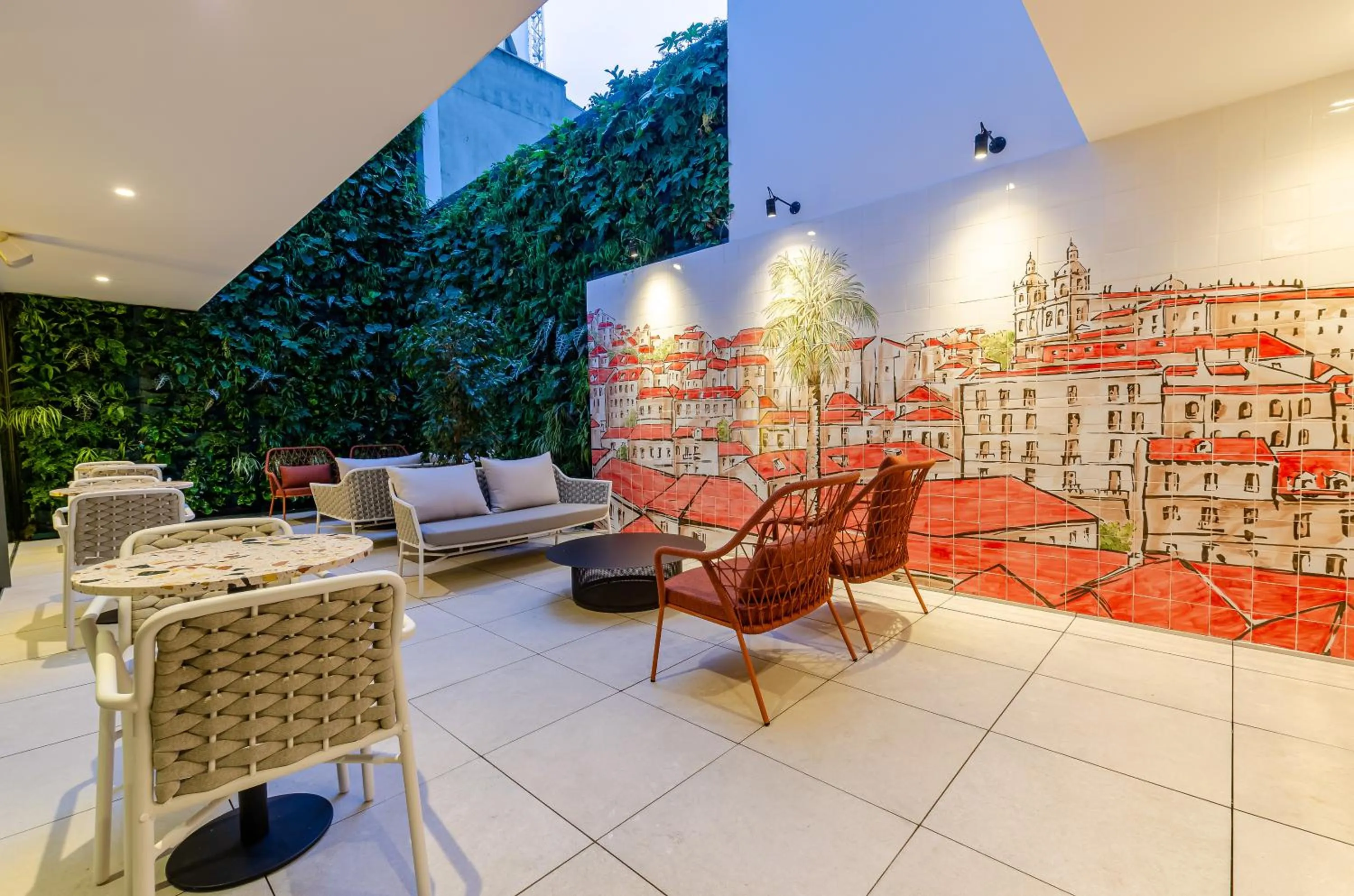 Lounge or bar in TURIM Lisboa Hotel