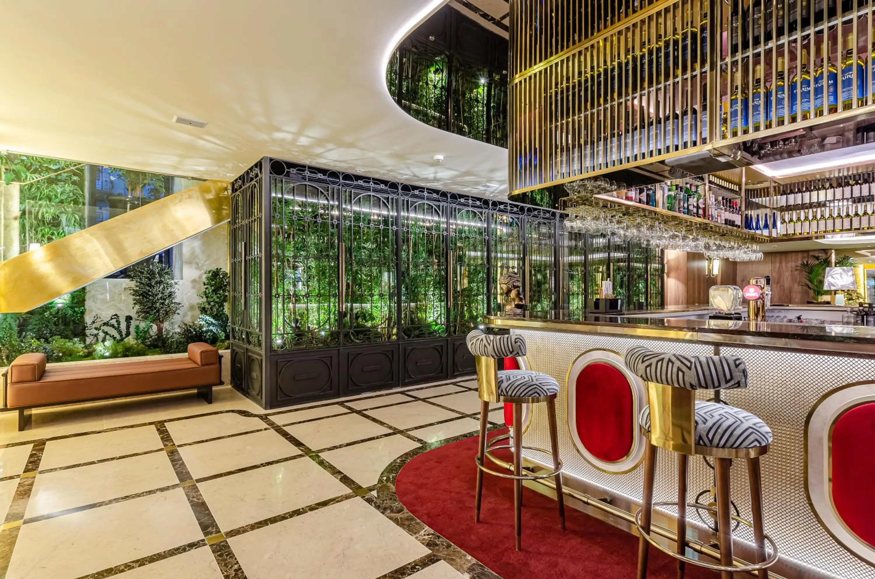 Lounge or bar in TURIM Lisboa Hotel