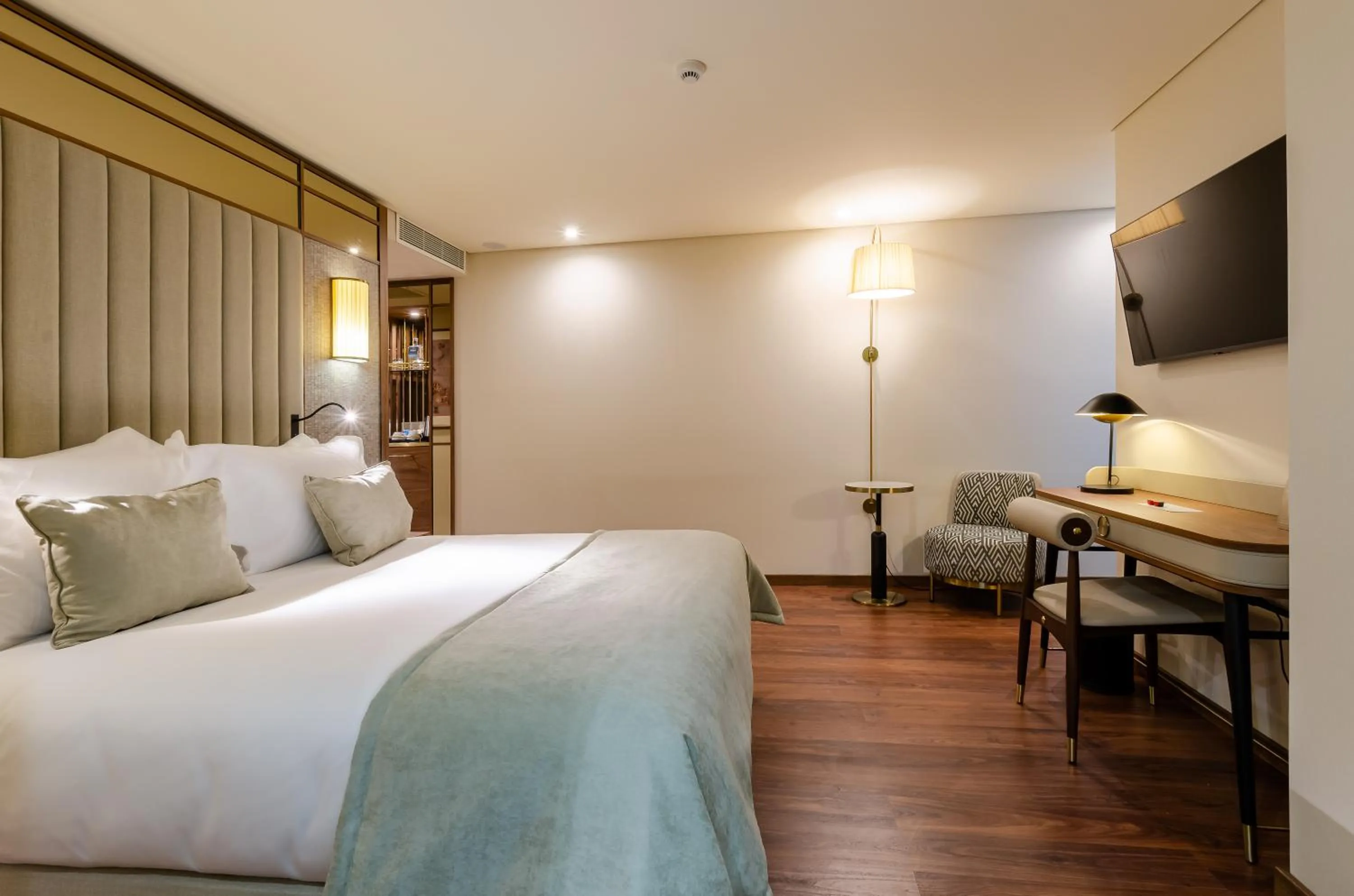 Bedroom, Bed in TURIM Lisboa Hotel