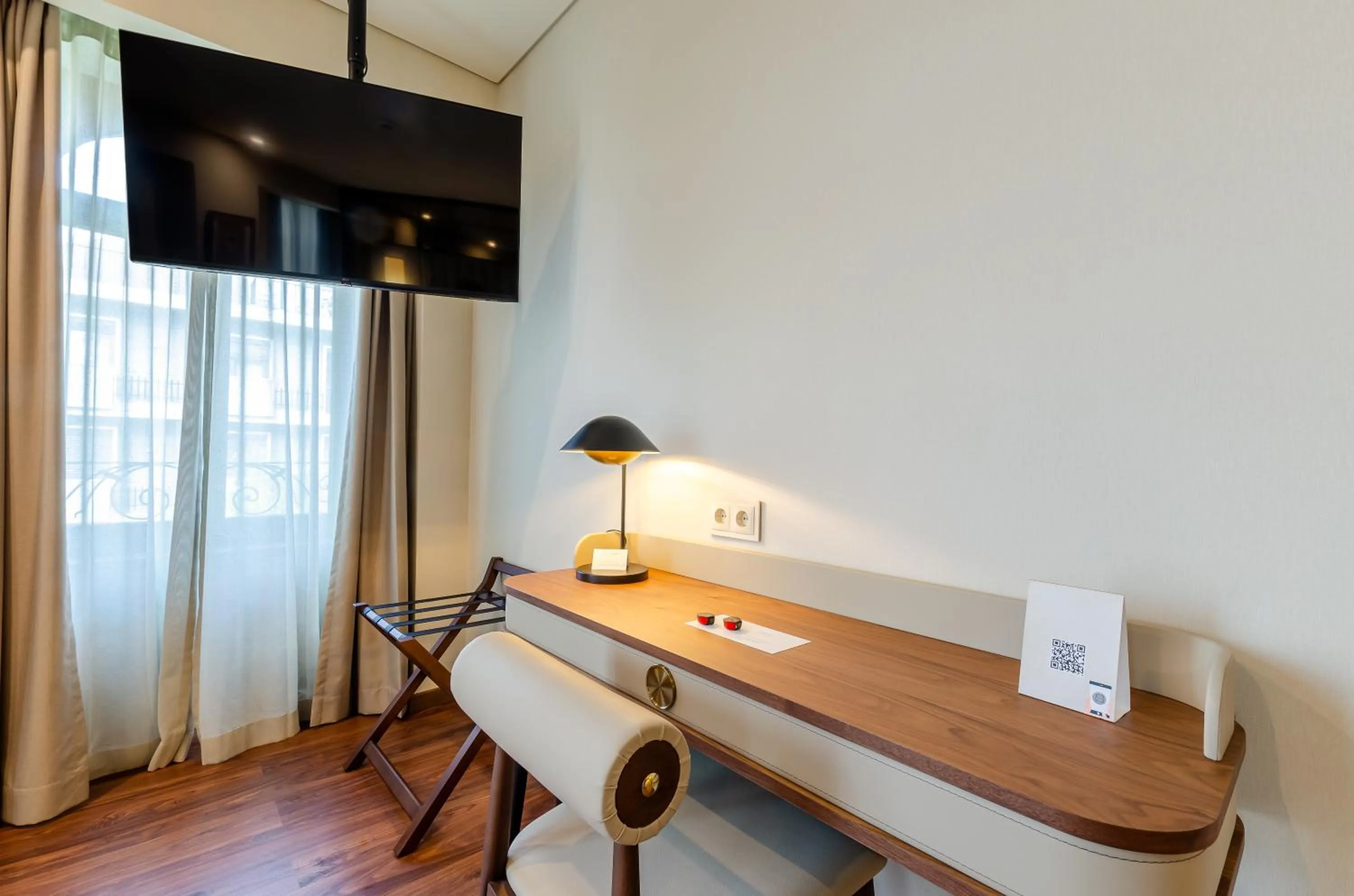 Bedroom in TURIM Lisboa Hotel