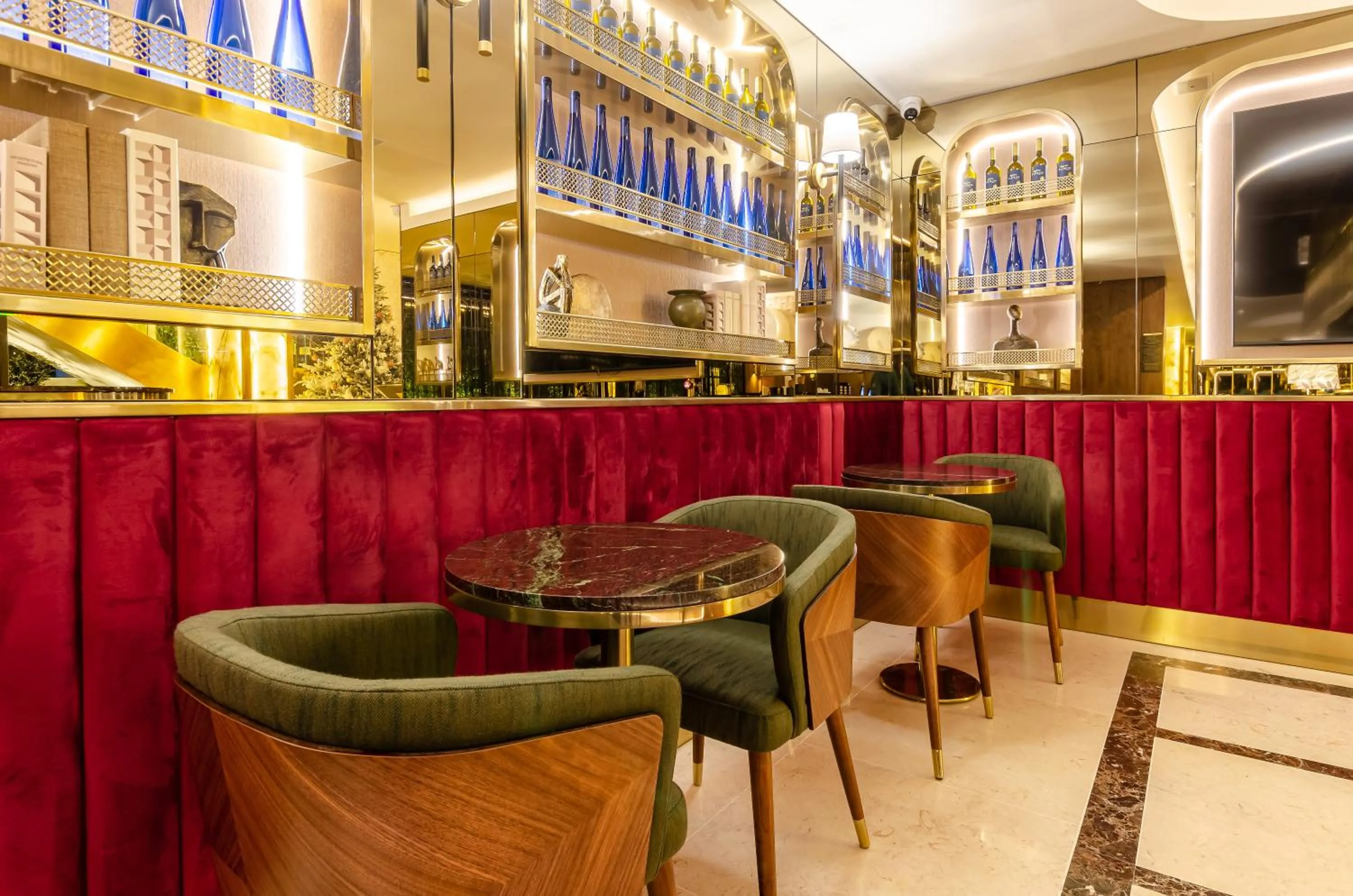 Lounge or bar in TURIM Lisboa Hotel