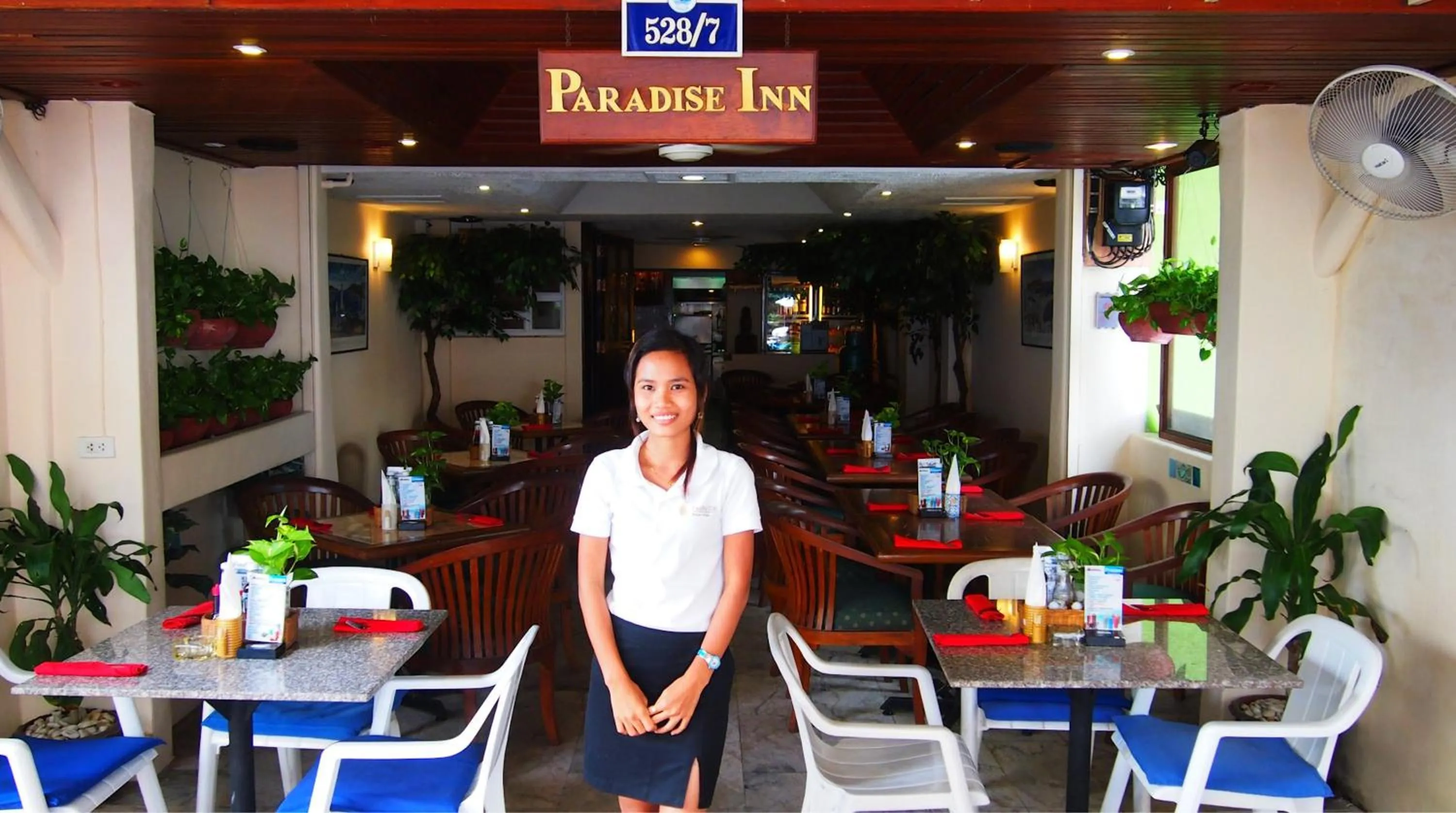 Restaurant/places to eat in Paradise Inn