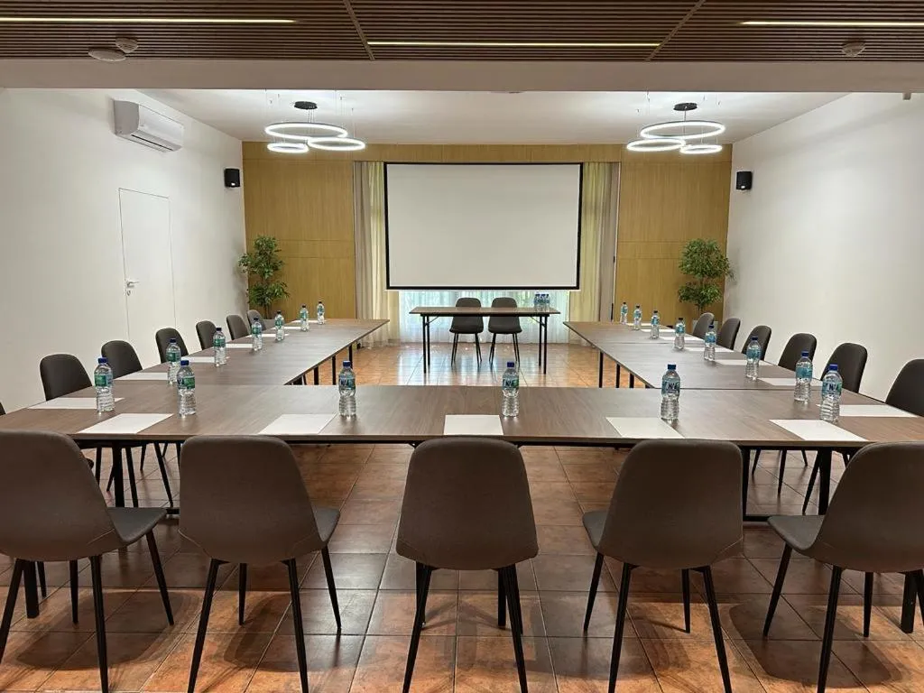 Business facilities in Centrum Konferencyjno-Apartamentowe Mrówka