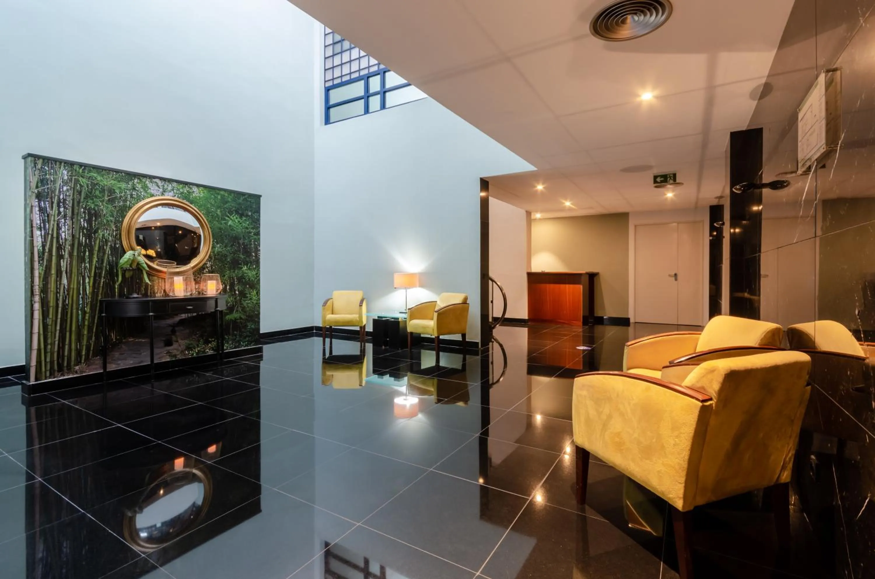 Seating area in Olissippo Marquês de Sá