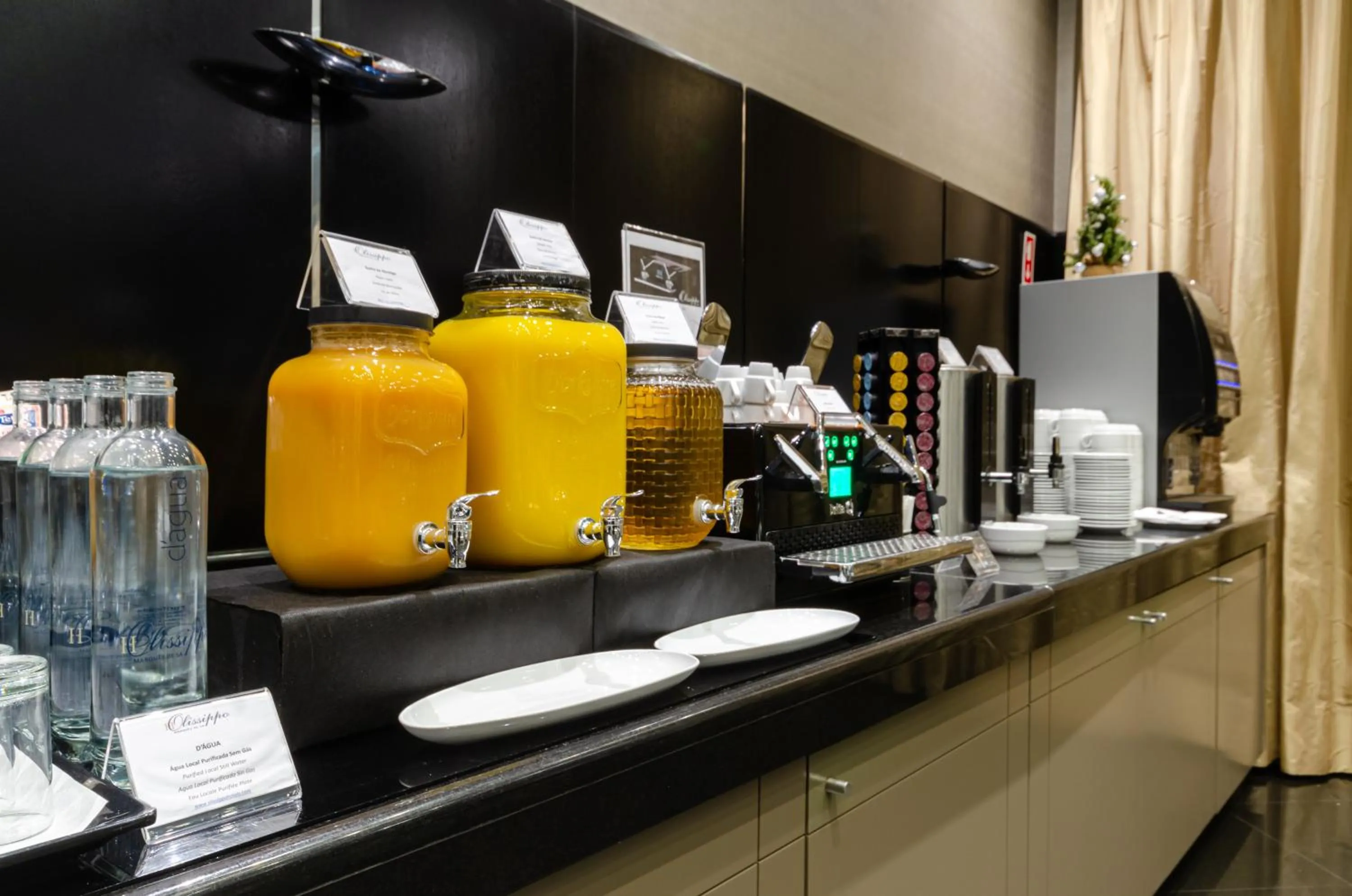 Buffet breakfast in Olissippo Marquês de Sá