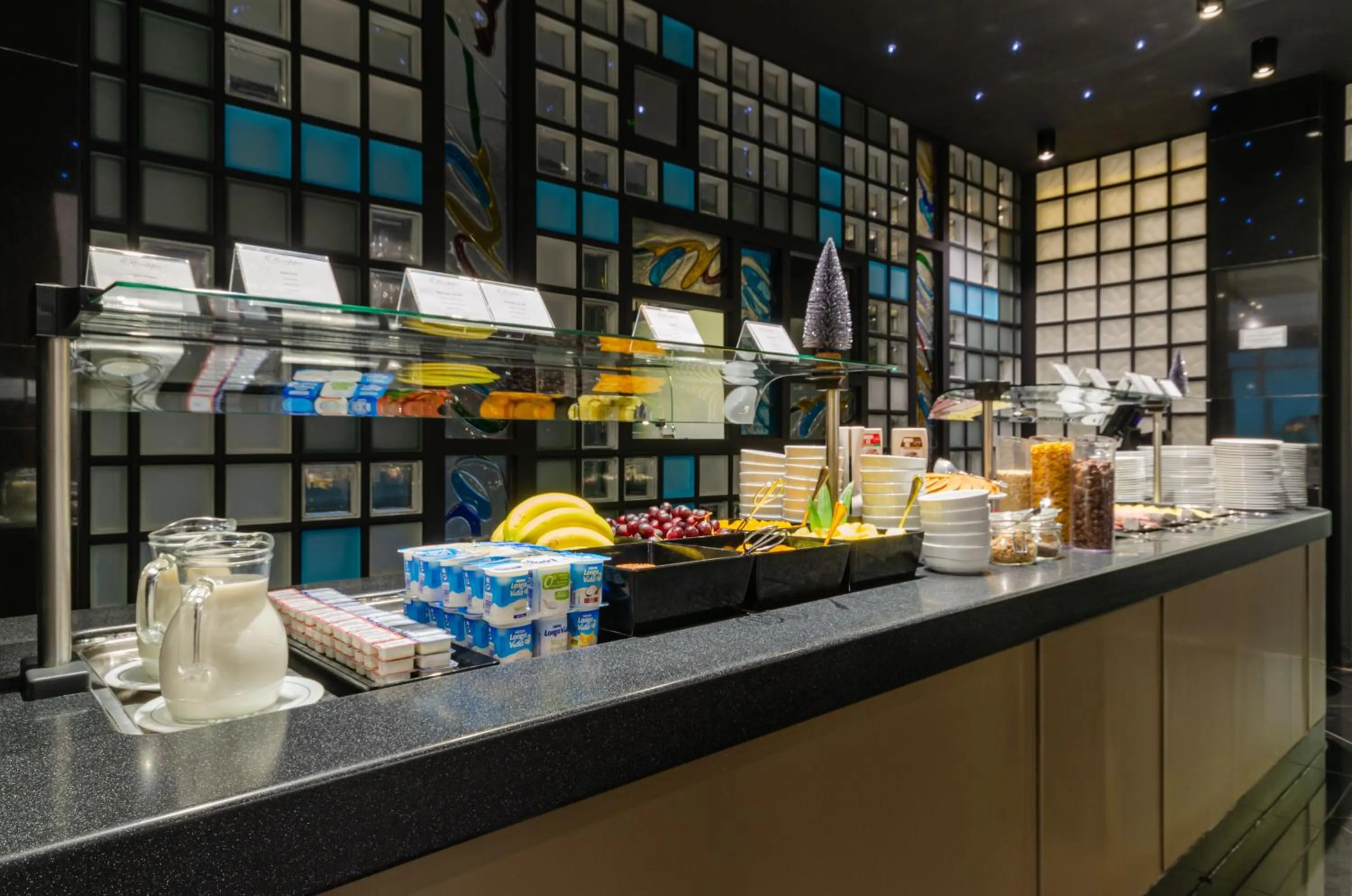 Buffet breakfast in Olissippo Marquês de Sá