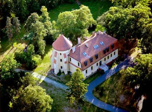 Property building in Zamek Dobra