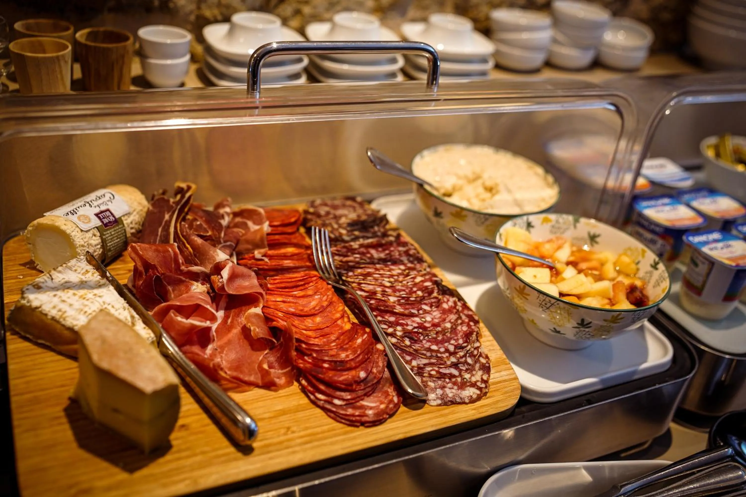 Buffet breakfast in Logis Hostellerie de l'Abbaye
