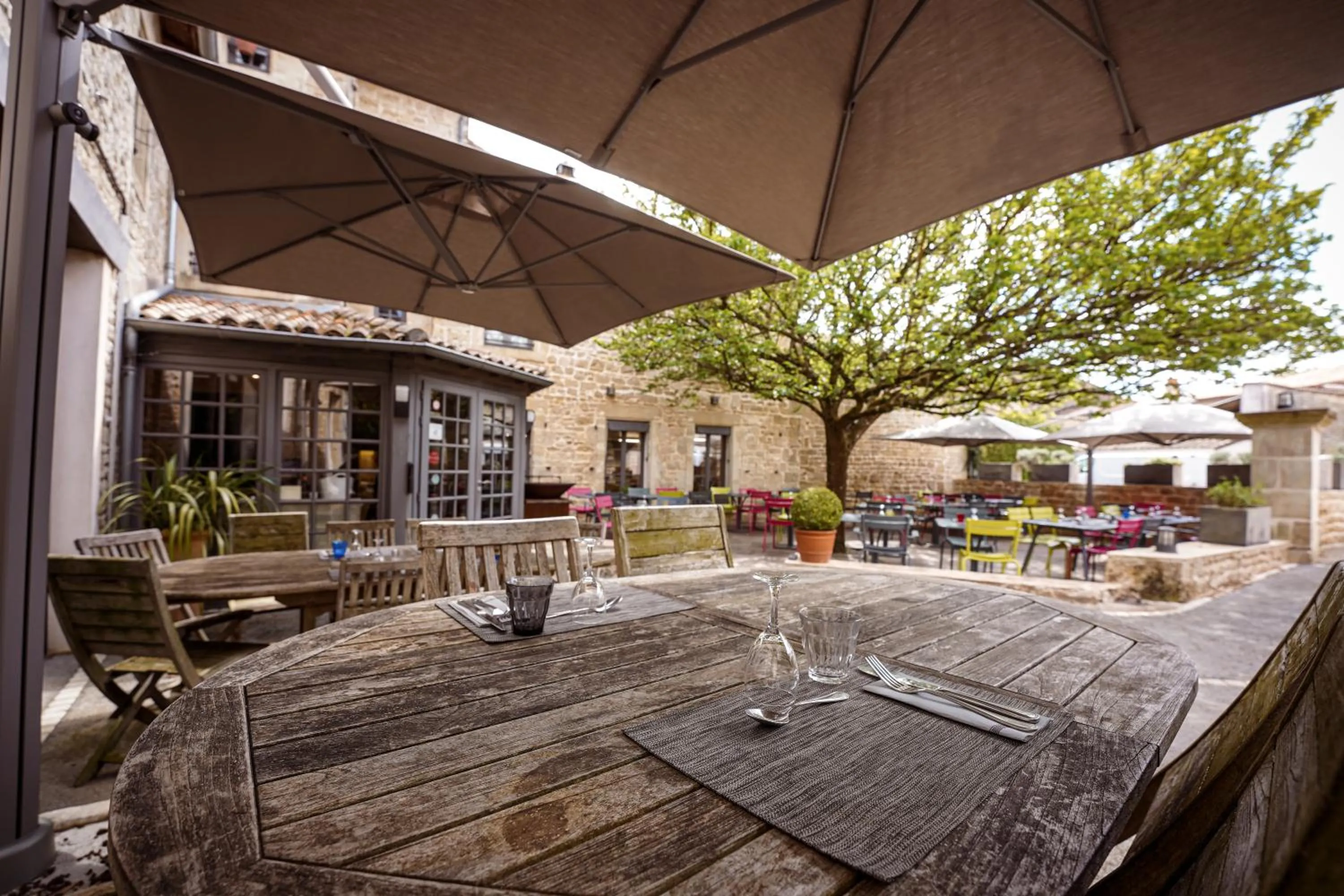 Patio in Logis Hostellerie de l'Abbaye