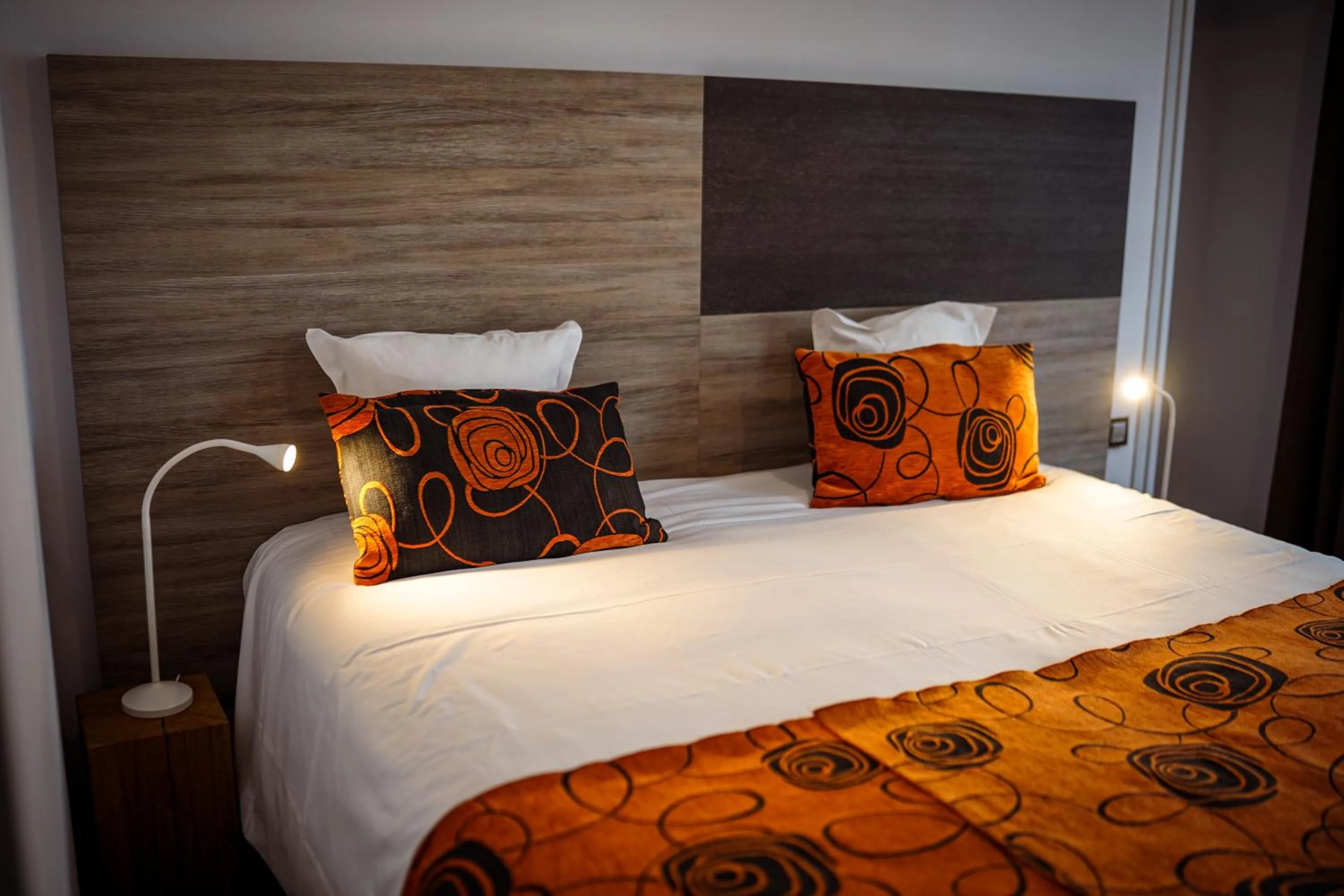 Bedroom, Bed in Logis Hostellerie de l'Abbaye