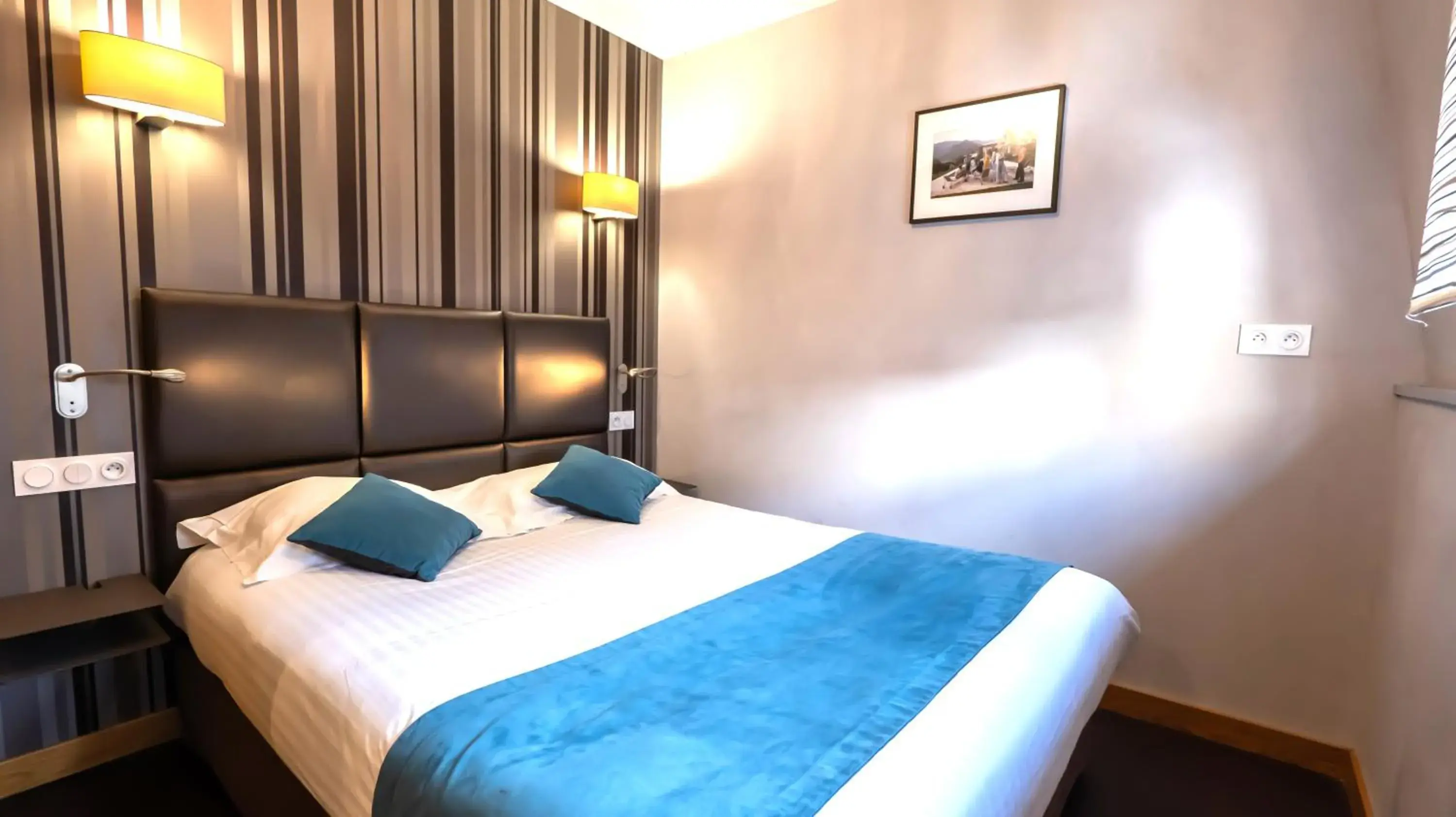 Comfort Double Room in Hôtel d'Orléans Comfort Double Room in Hôtel d'Orléans