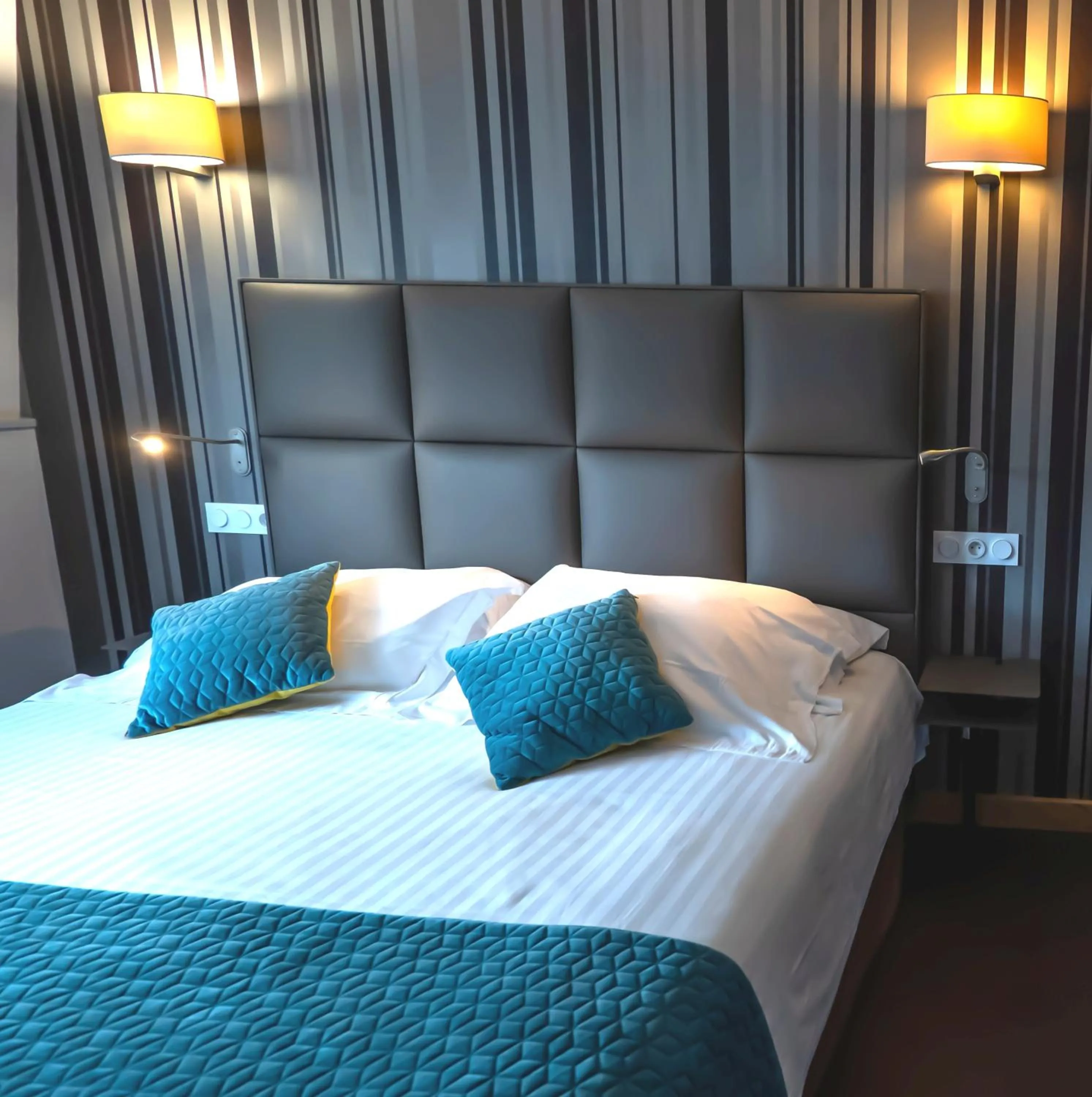 Bed in Hôtel d'Orléans