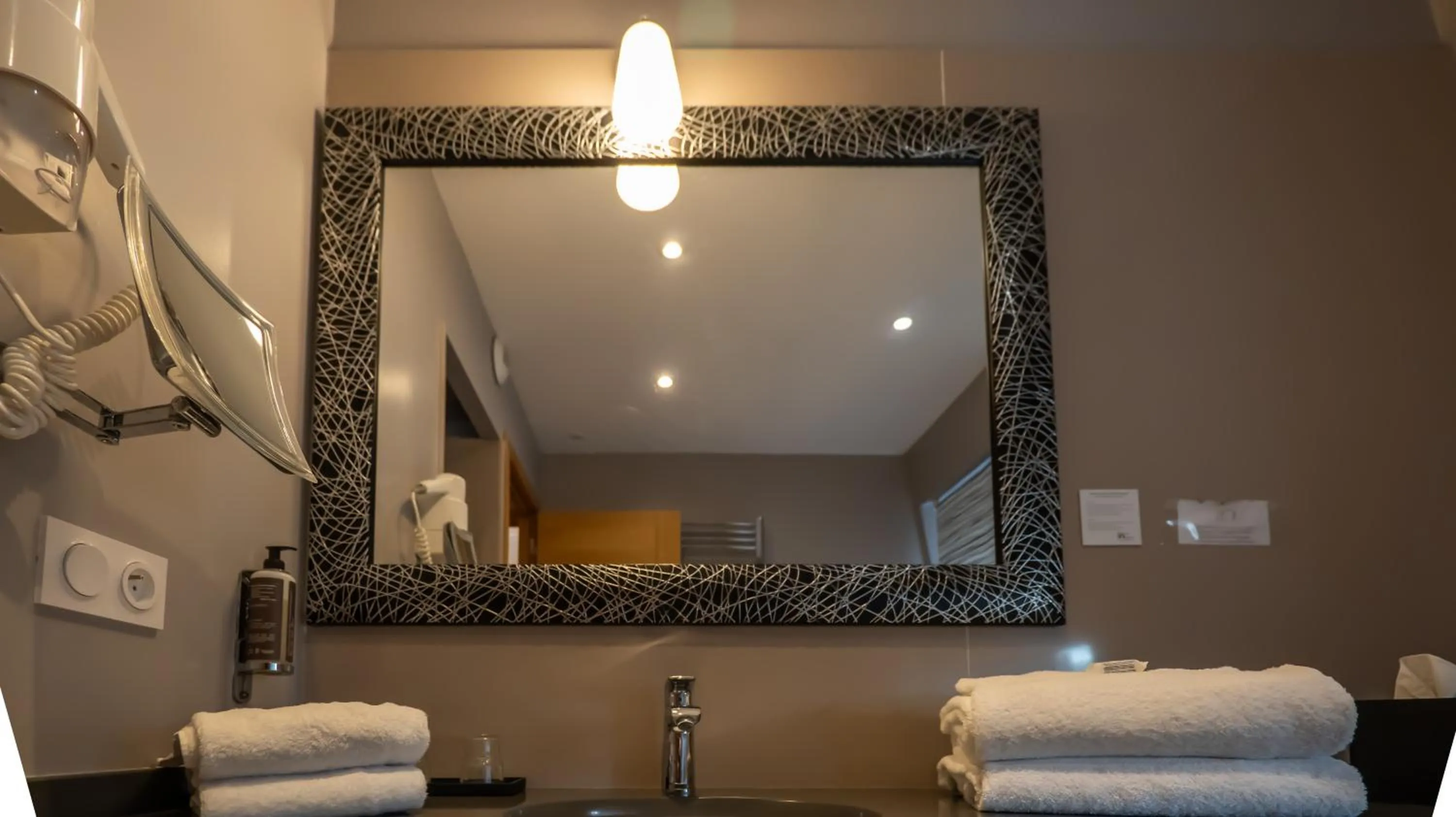 Bathroom in Hôtel d'Orléans