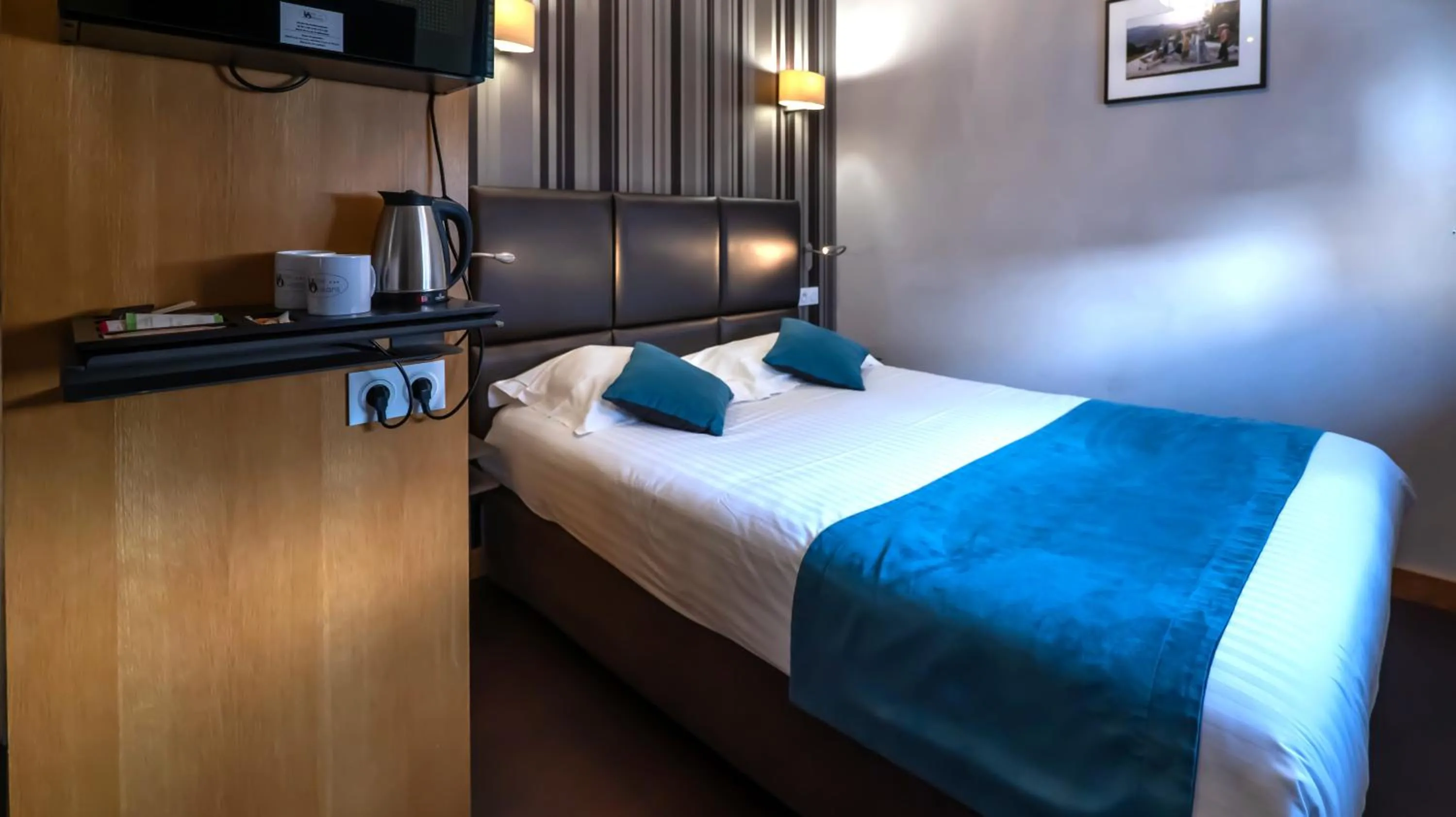 Bedroom, Bed in Hôtel d'Orléans