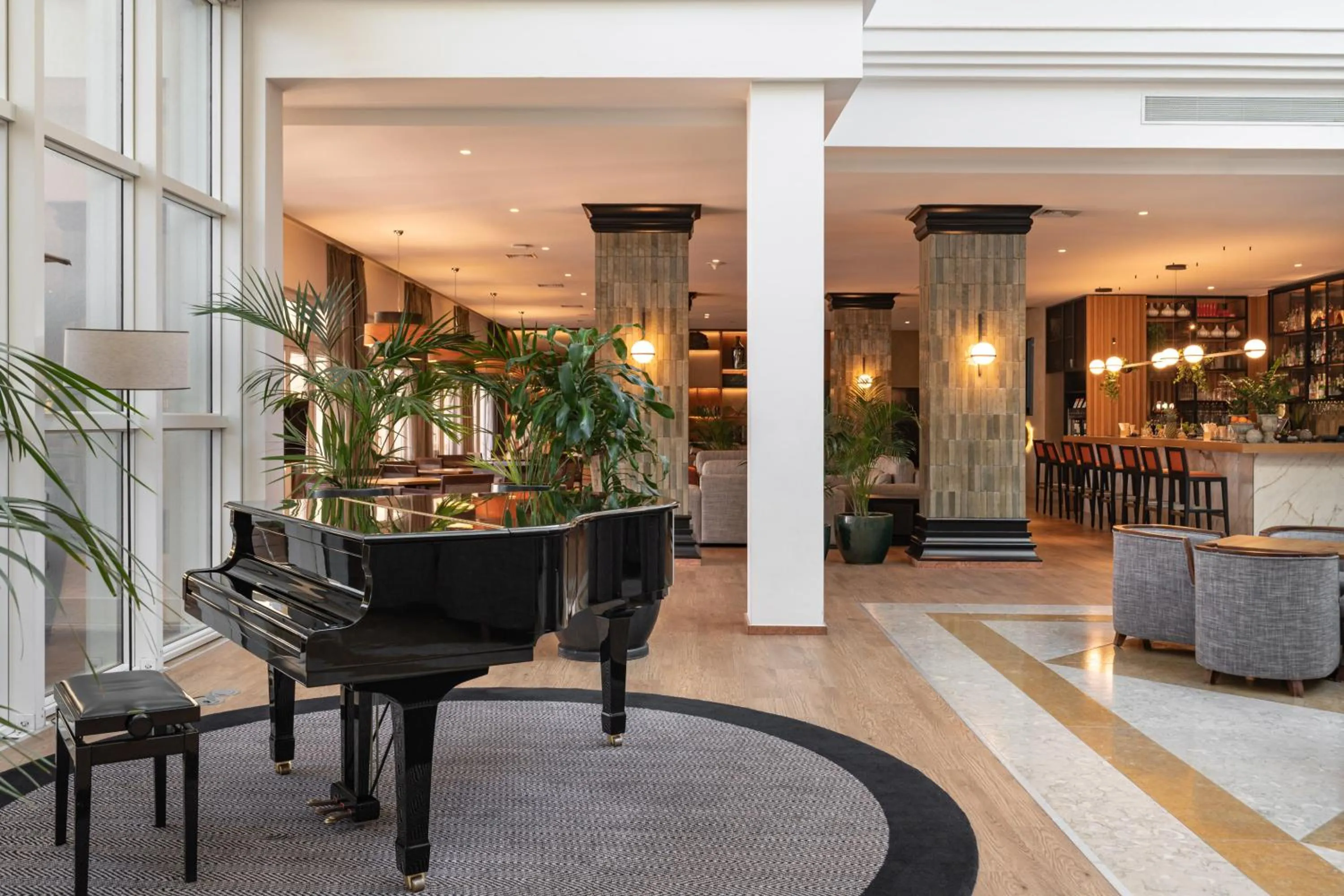 Communal lounge/ TV room in Onyria Quinta da Marinha Hotel