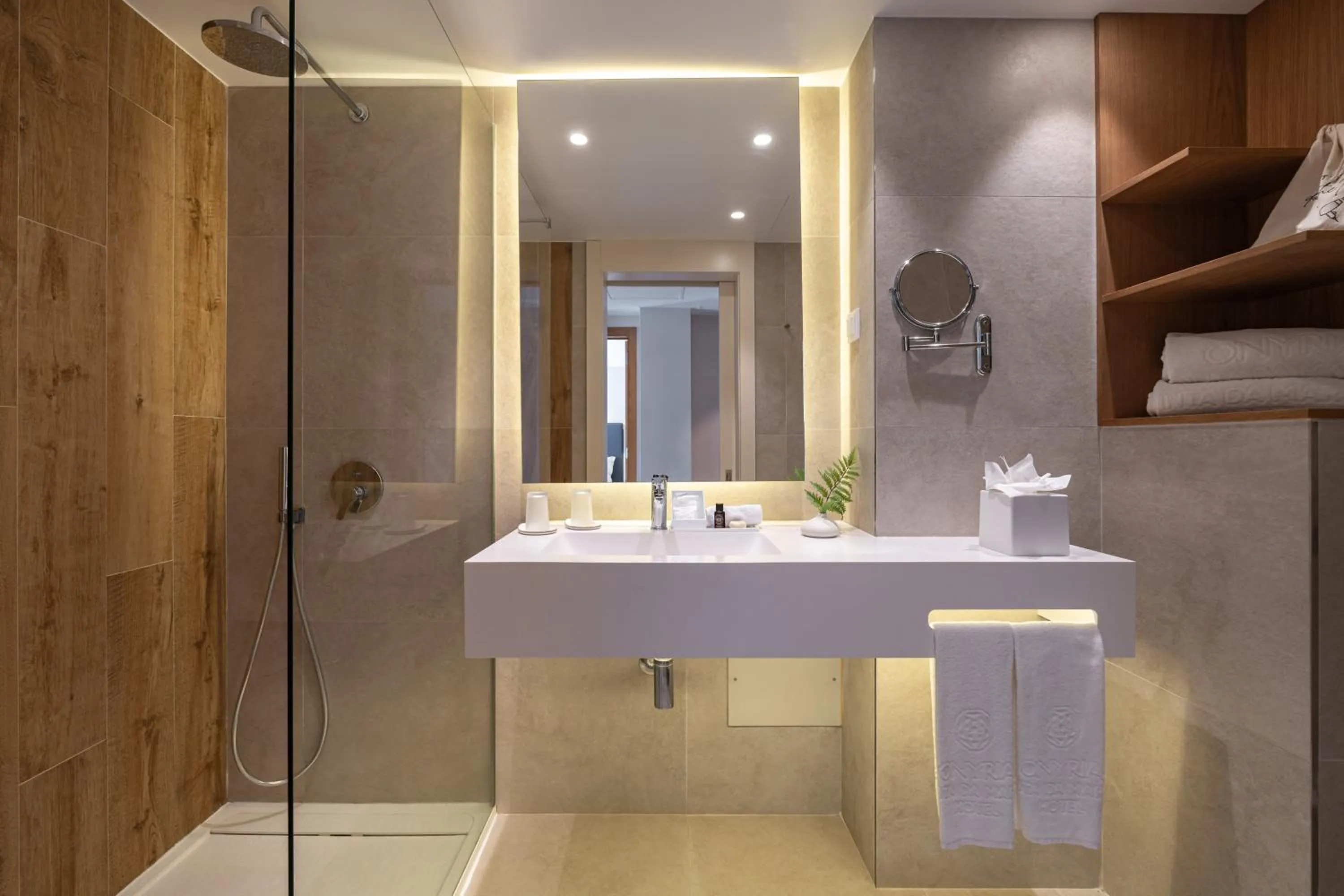 Shower in Onyria Quinta da Marinha Hotel