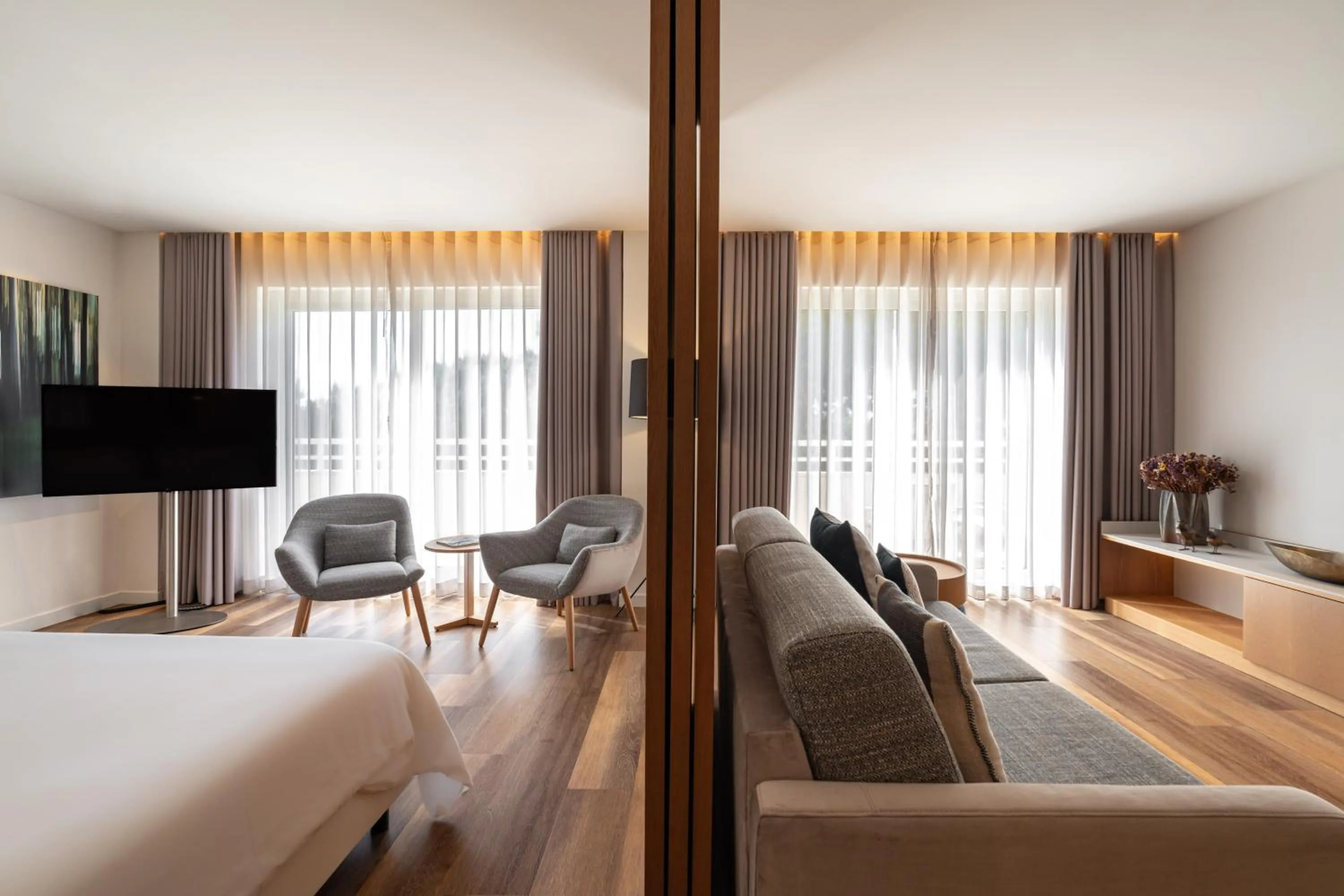 Communal lounge/ TV room, Bed in Onyria Quinta da Marinha Hotel