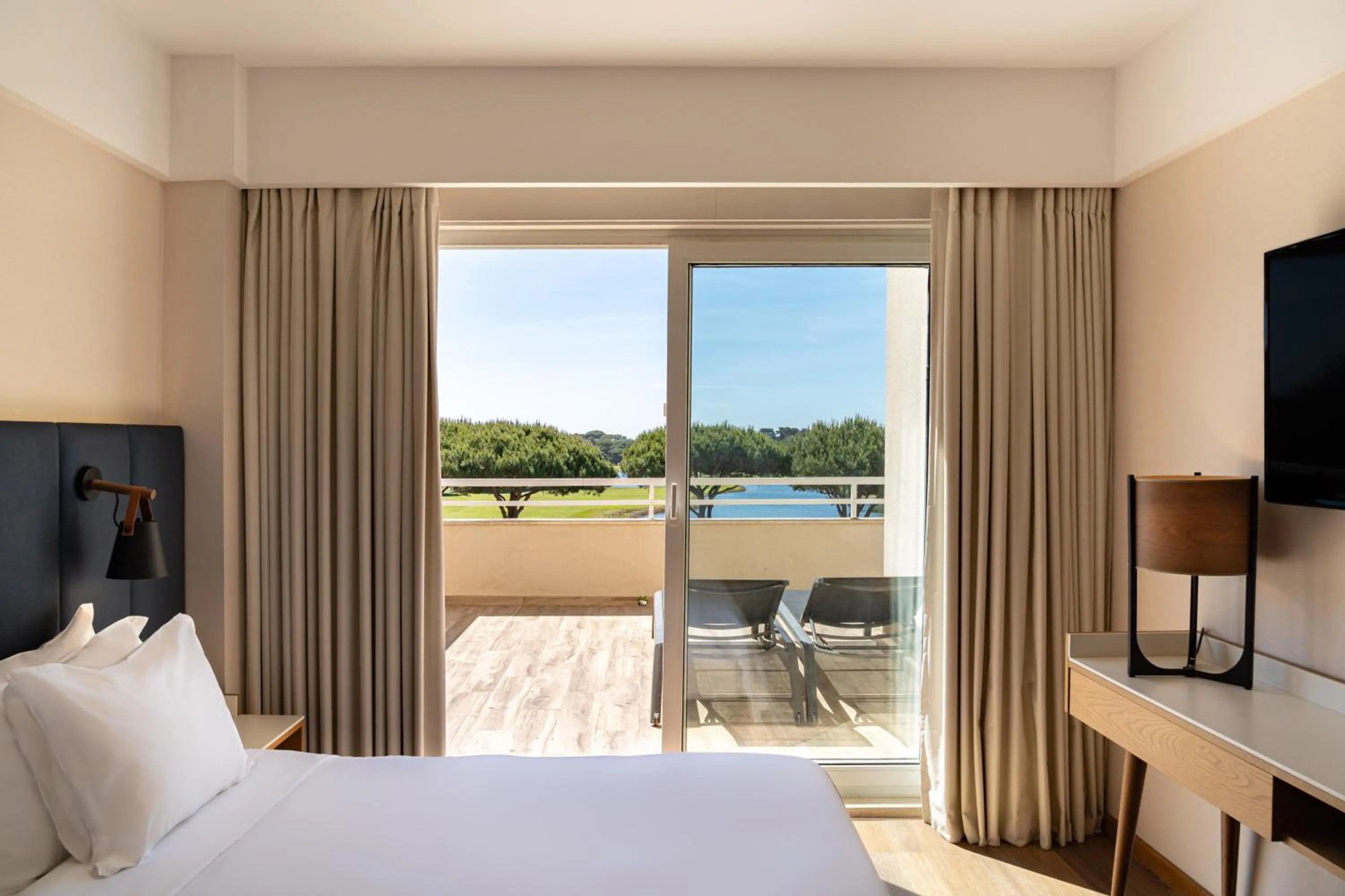 Bed in Onyria Quinta da Marinha Hotel