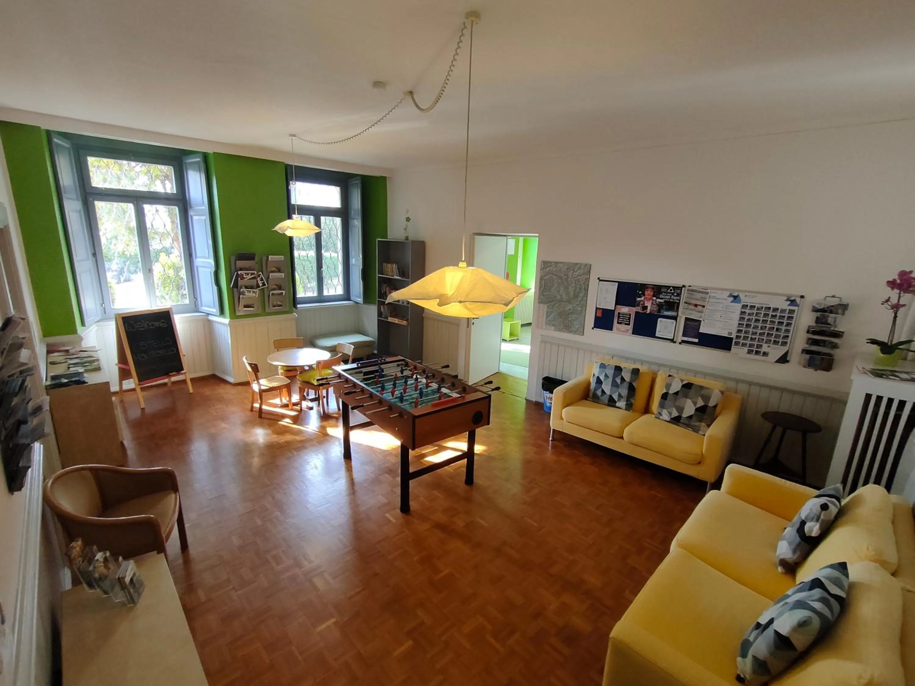 Lounge or bar in Ostello Montebello - Bellinzona Youth Hostel