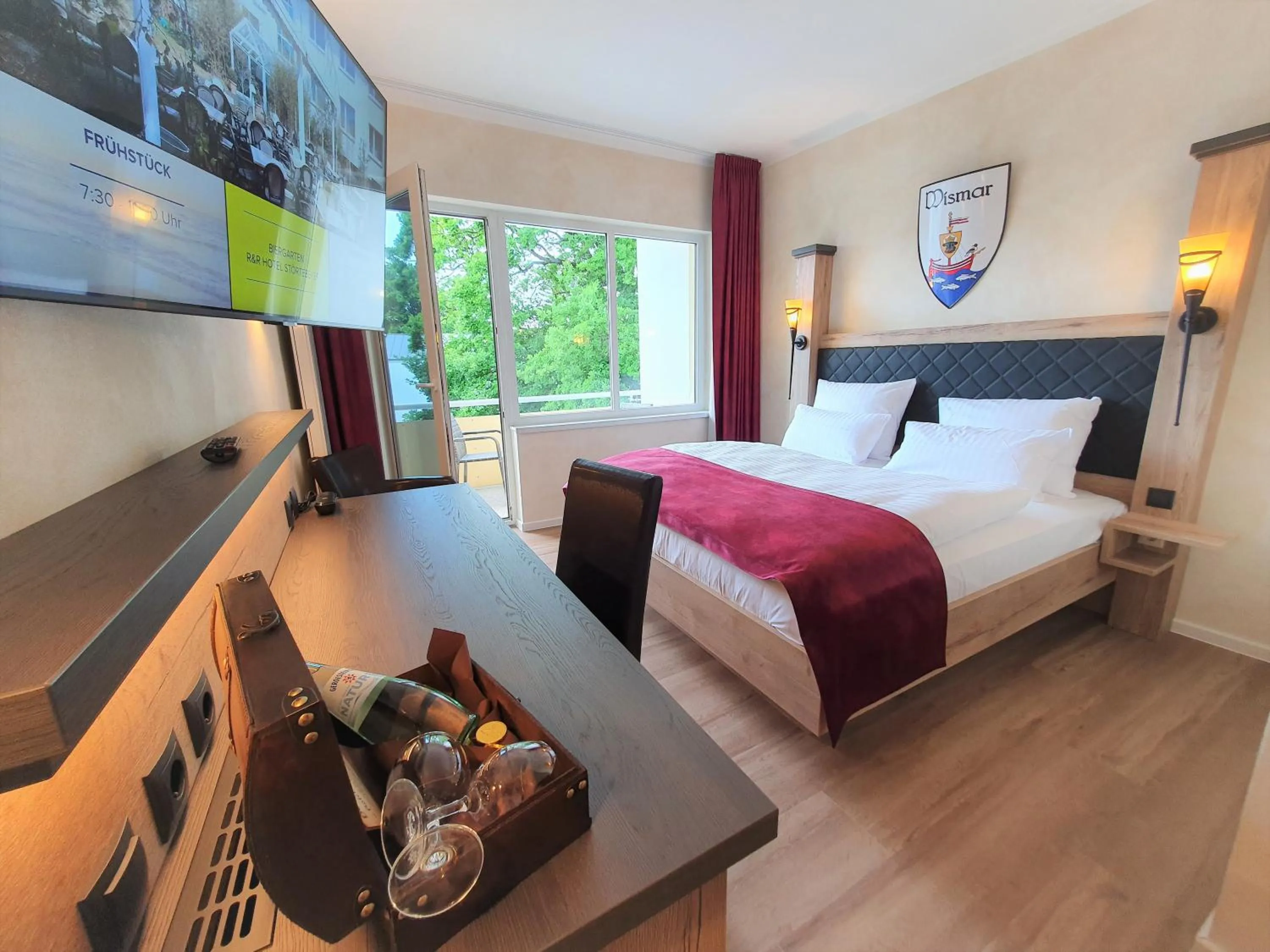 Photo of the whole room, Bed in R&R Hotel Störtebeker